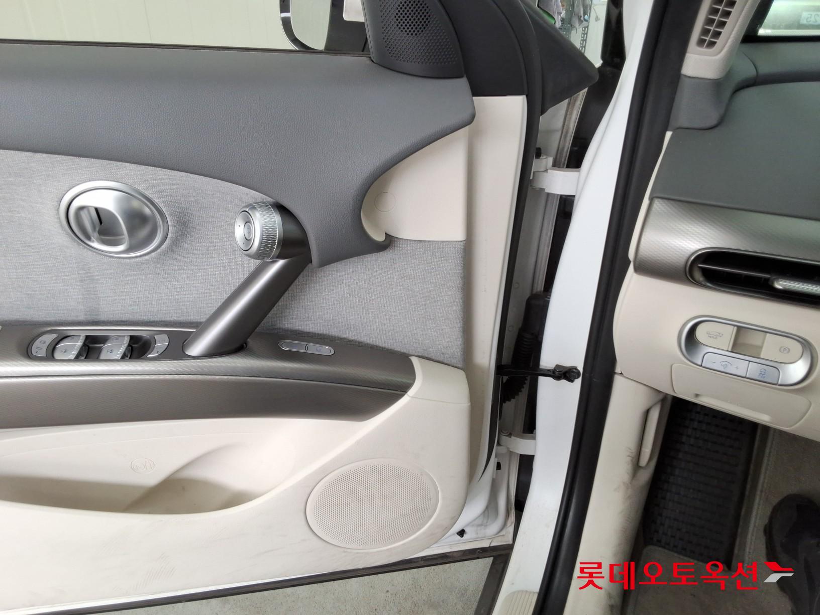 جينسس جي في 60