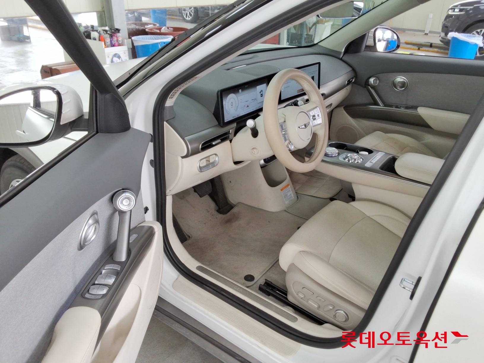 جينسس جي في 60