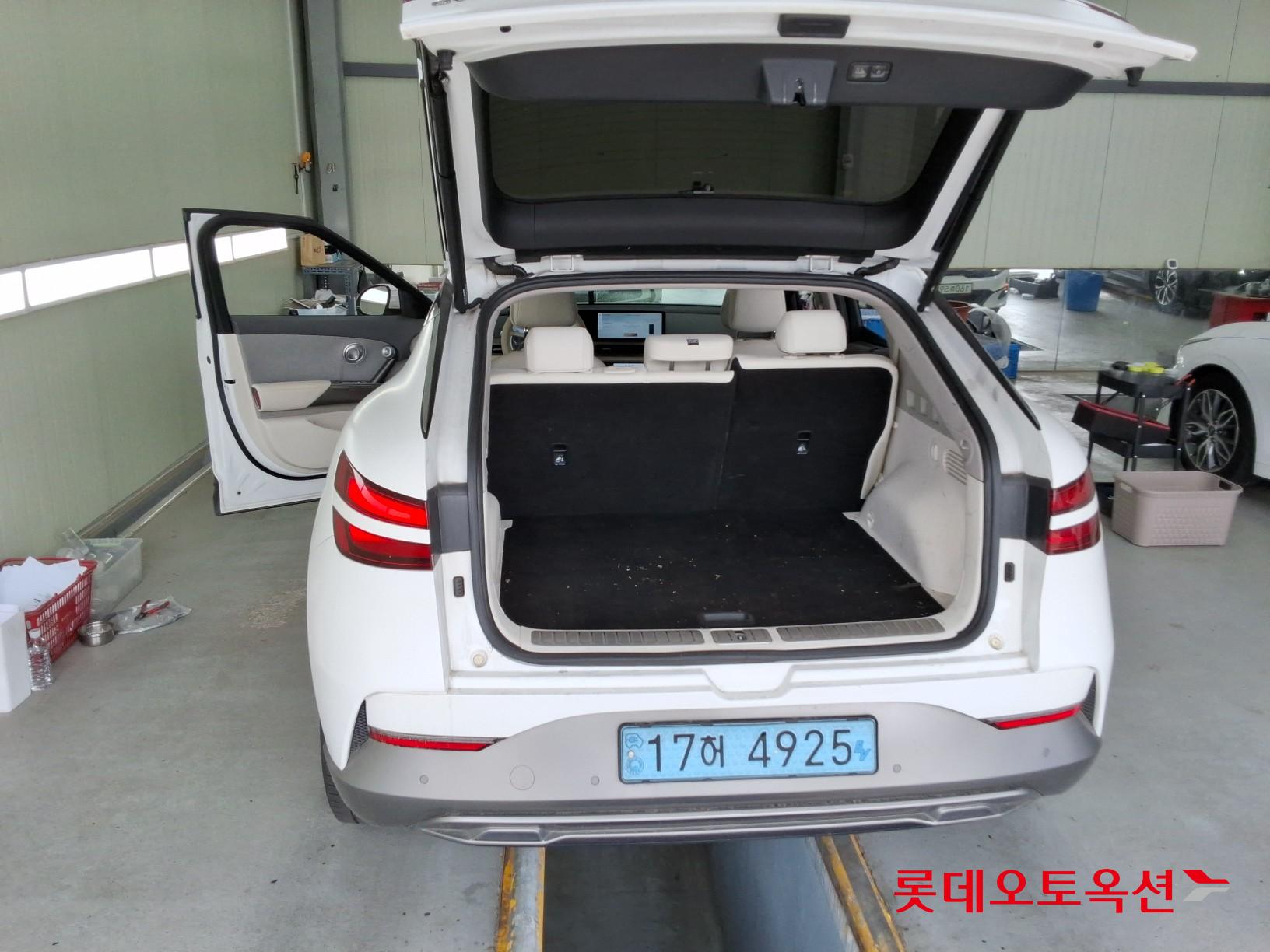 جينسس جي في 60