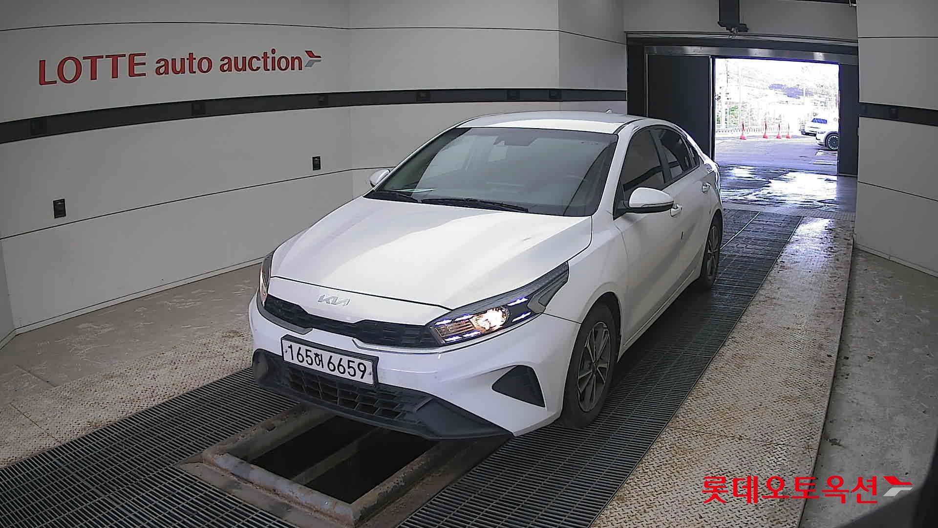 Kia K3 2022 Snow White Pearl из Кореи