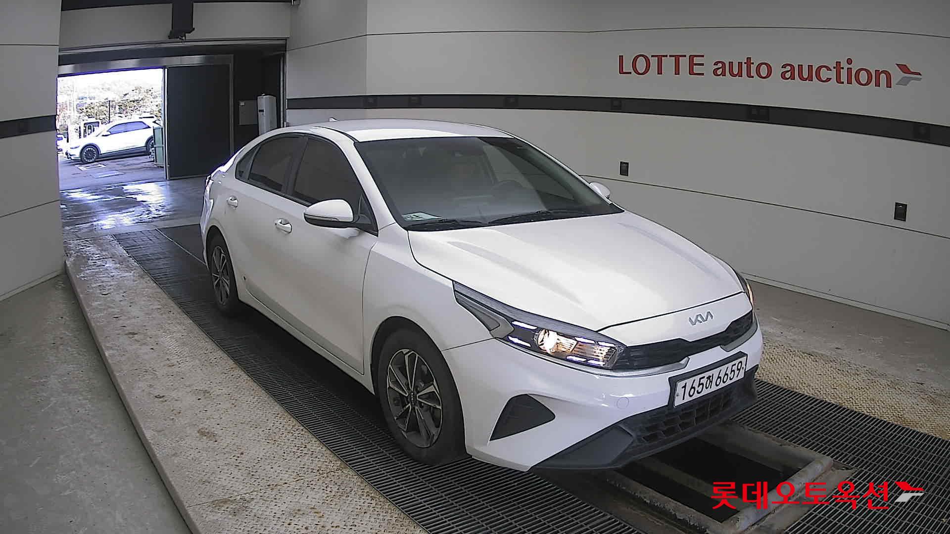 Kia K3 2022 Snow White Pearl из Кореи, фото 2