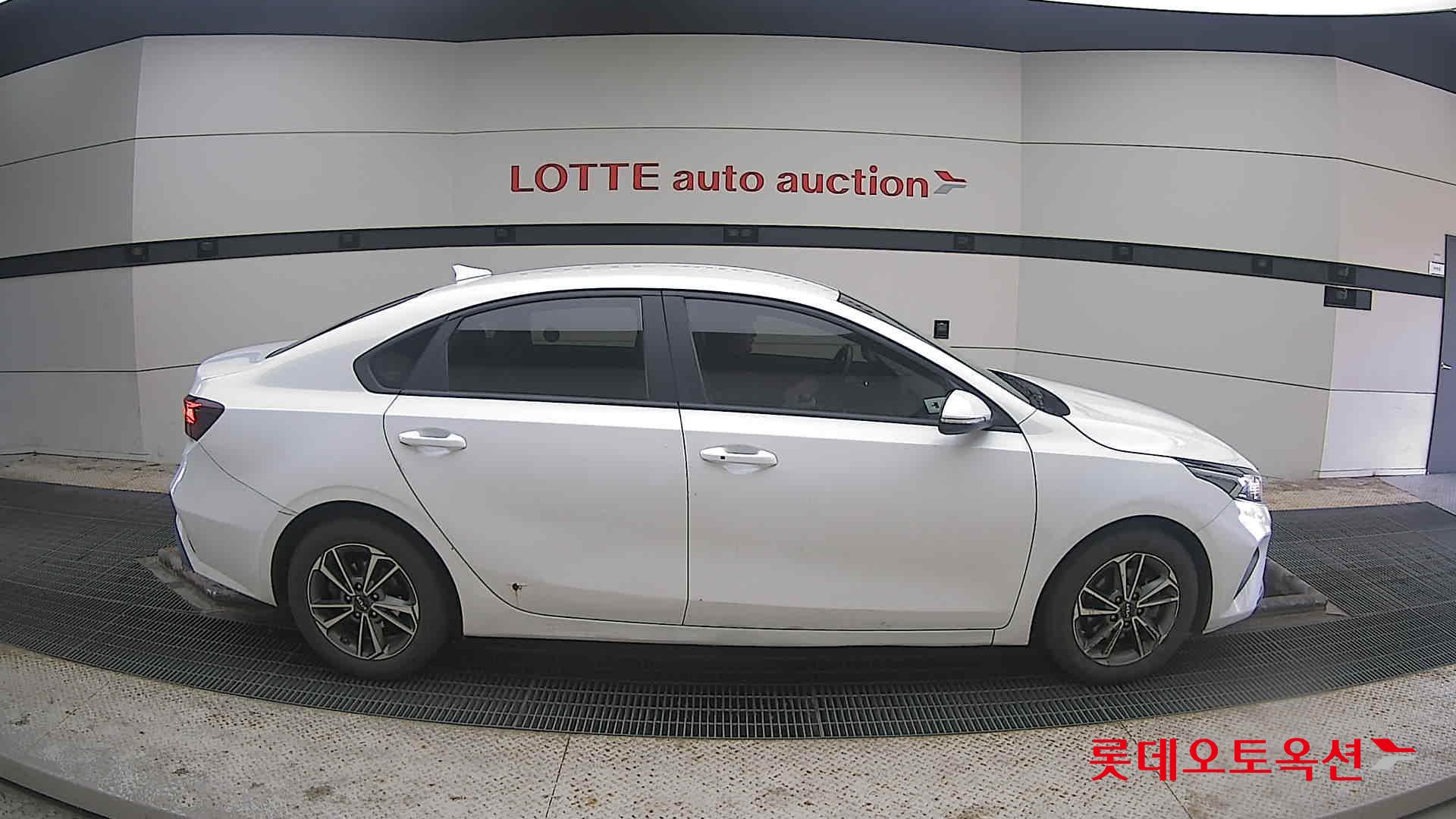 Kia K3 2022 Snow White Pearl из Кореи, фото 3