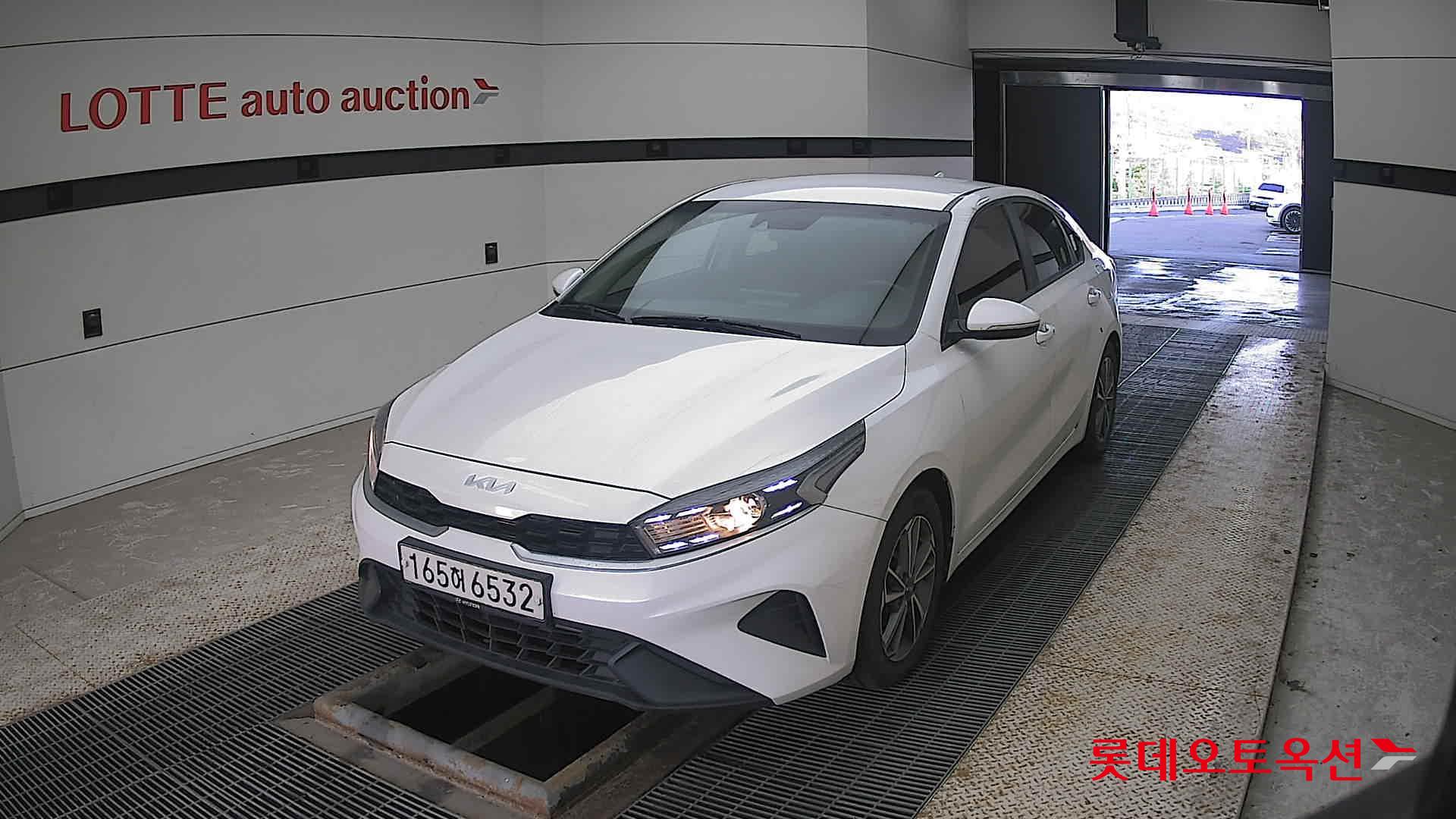 Kia K3 2022 Snow White Pearl из Кореи