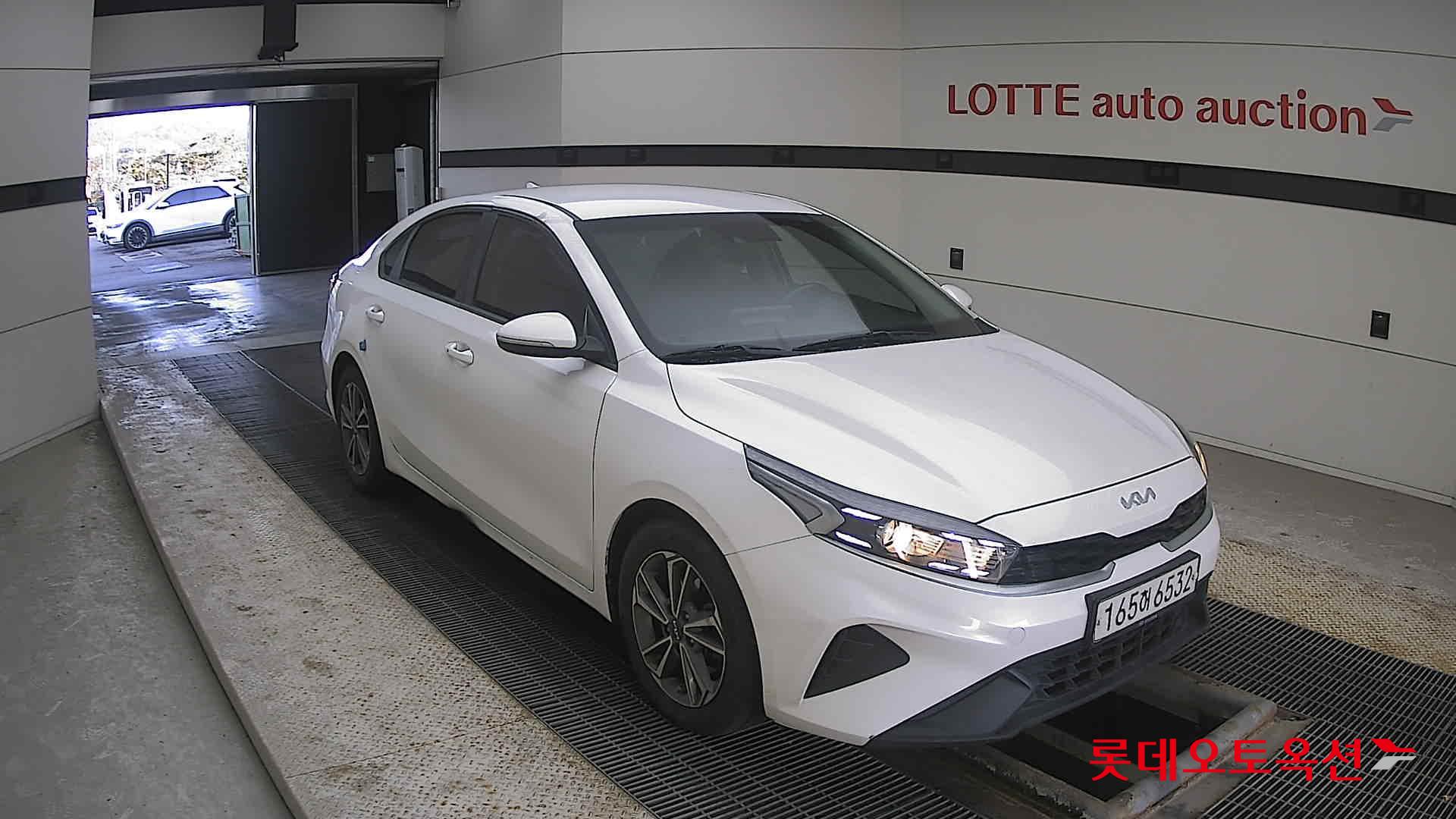 Kia K3 2022 Snow White Pearl из Кореи, фото 2