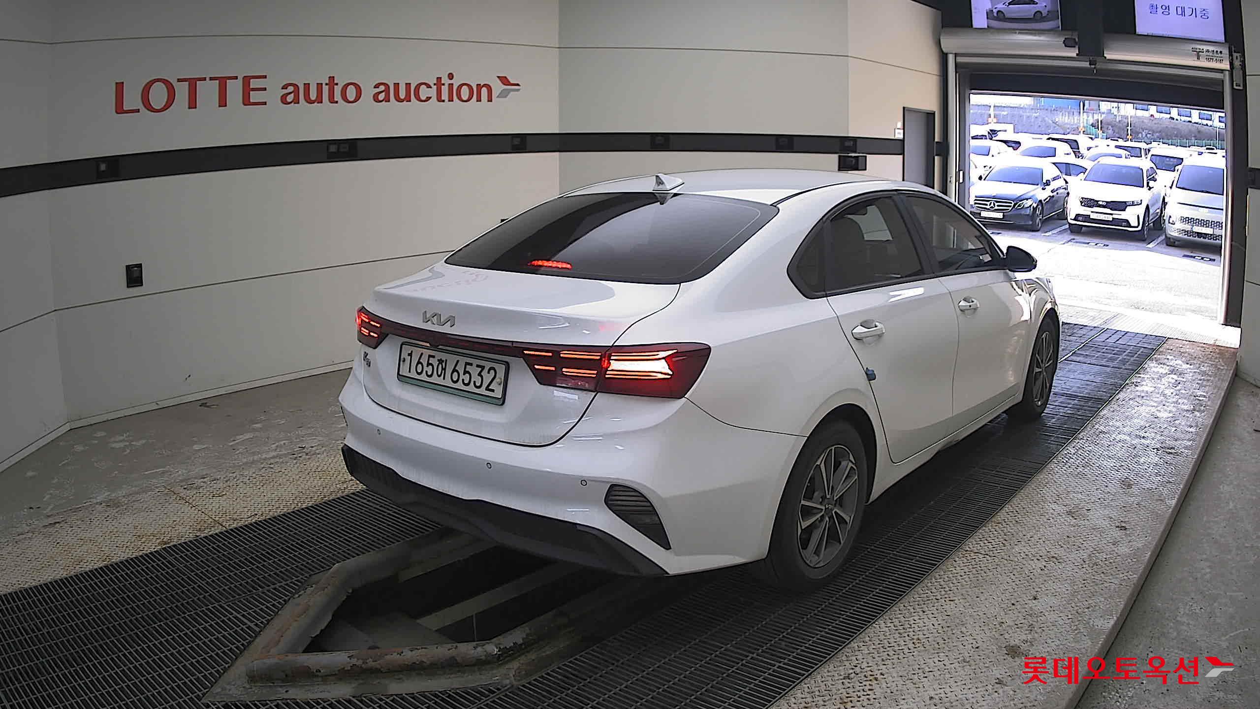 Kia K3 2022 Snow White Pearl из Кореи, фото 4