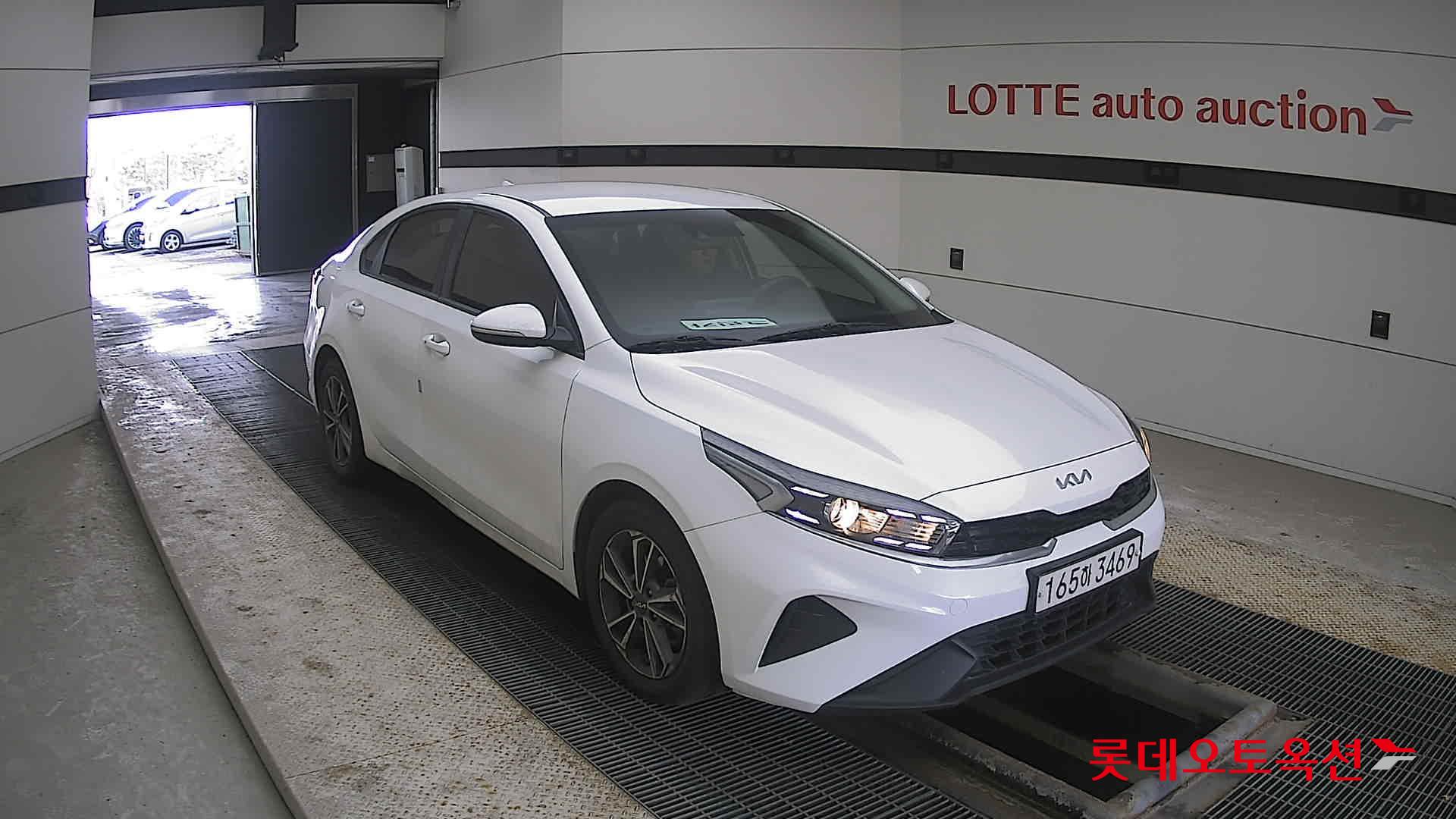 Kia K3 2022 Snow White Pearl из Кореи, фото 2