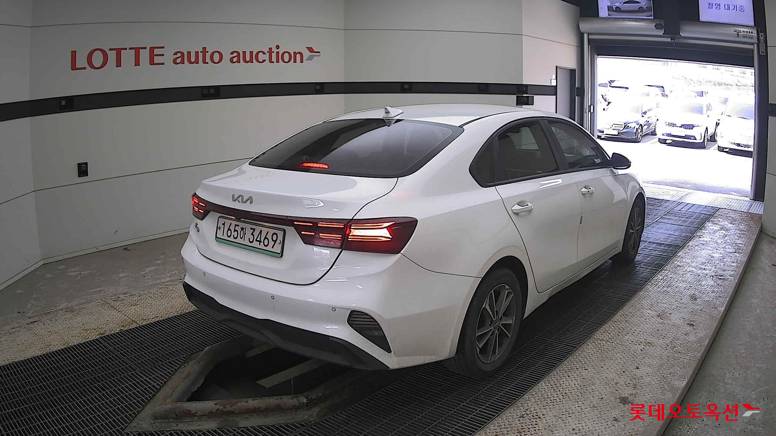 Kia K3 2022 Snow White Pearl из Кореи, фото 4