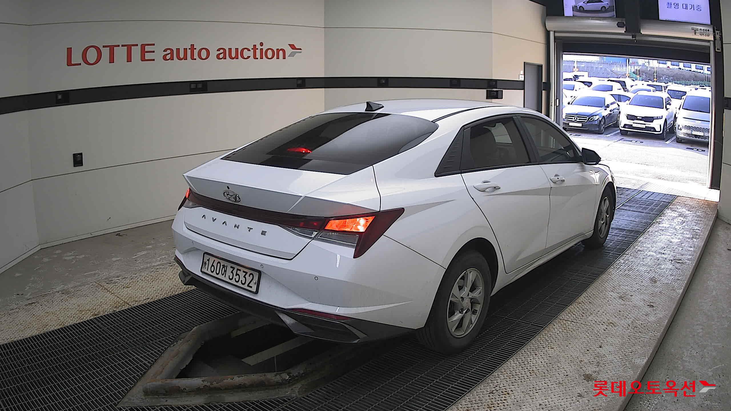 Hyundai Avante 2021 Polar White из Кореи, фото 4