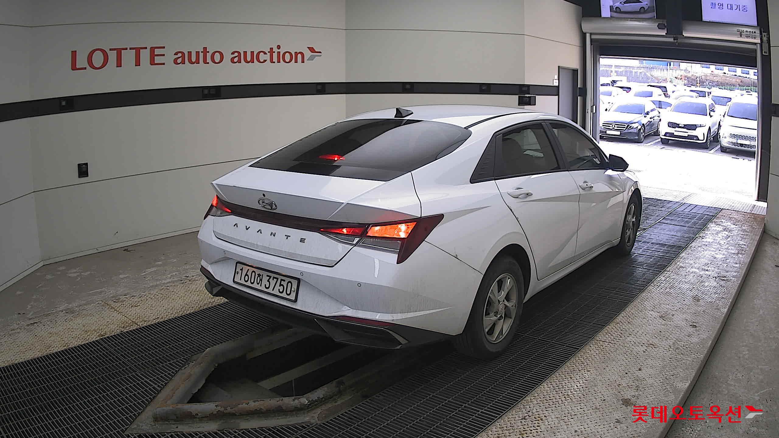 Hyundai Avante 2021 Polar White из Кореи, фото 4