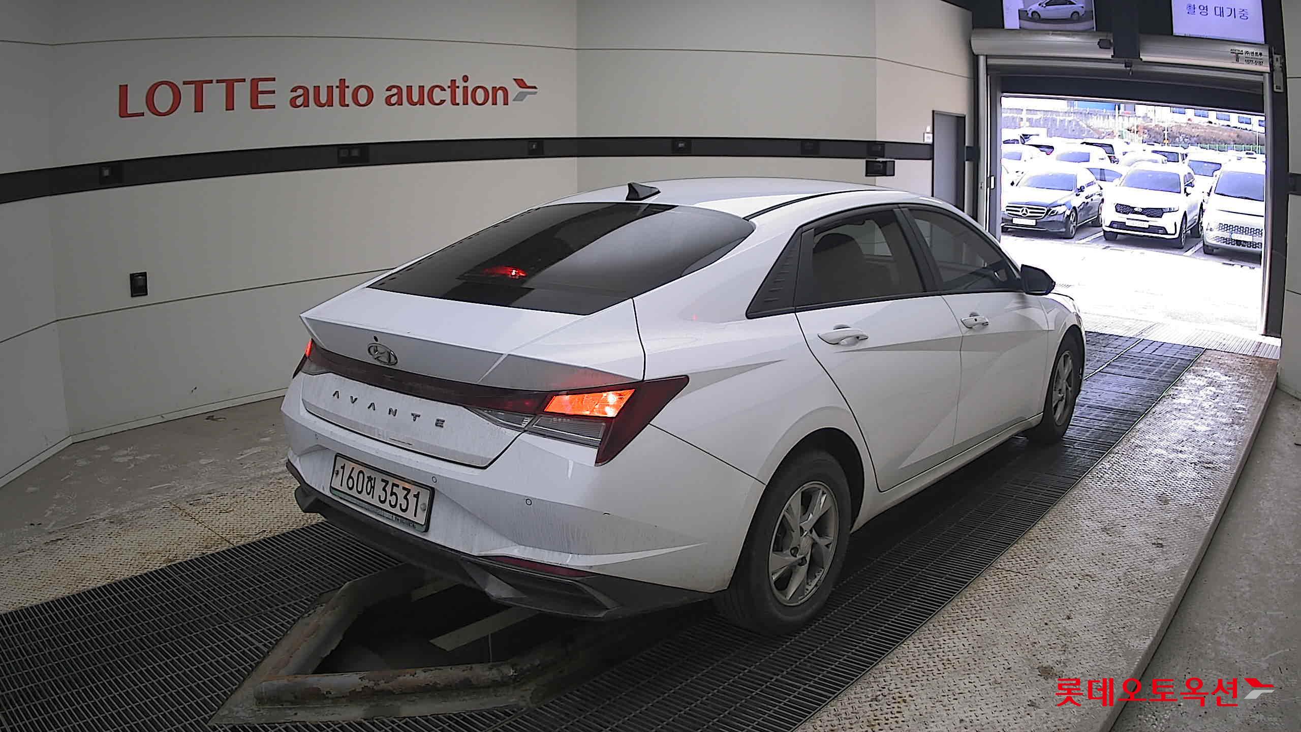 Hyundai Avante 2021 Polar White из Кореи, фото 4