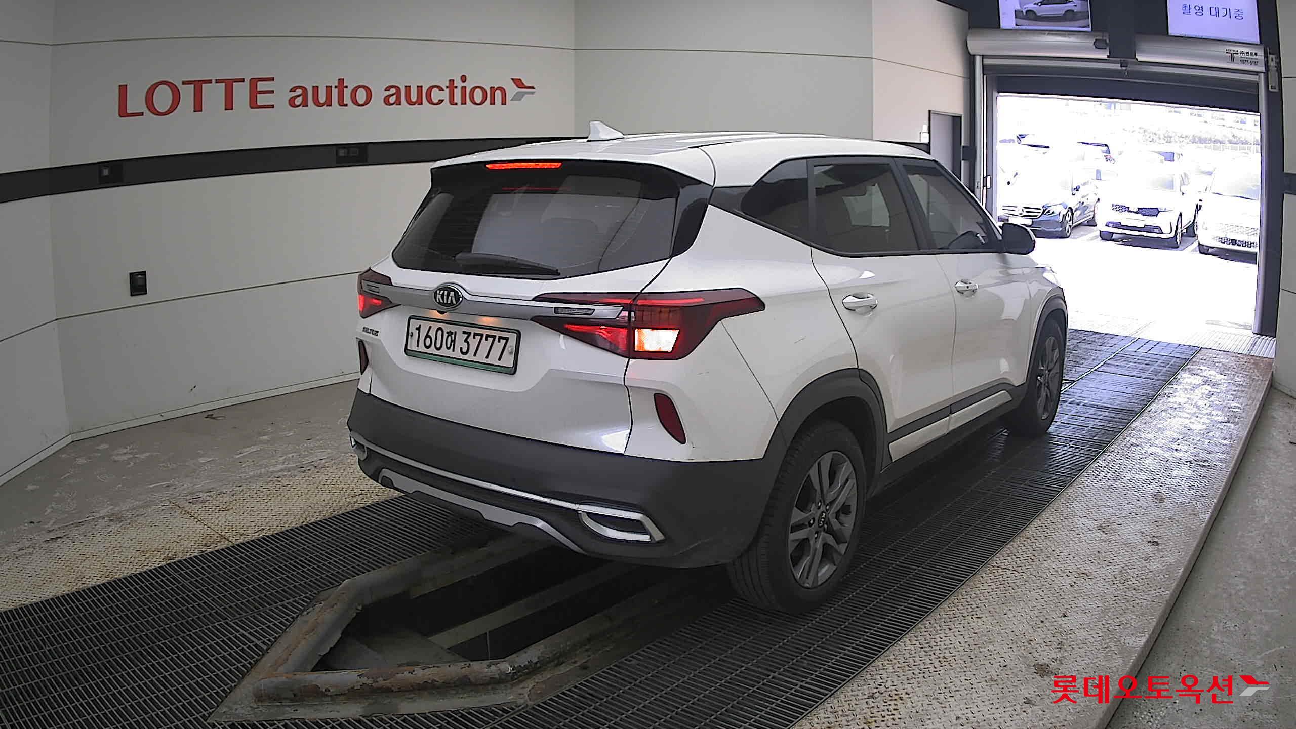 Kia Seltos 2022 Snow White Pearl из Кореи, фото 4