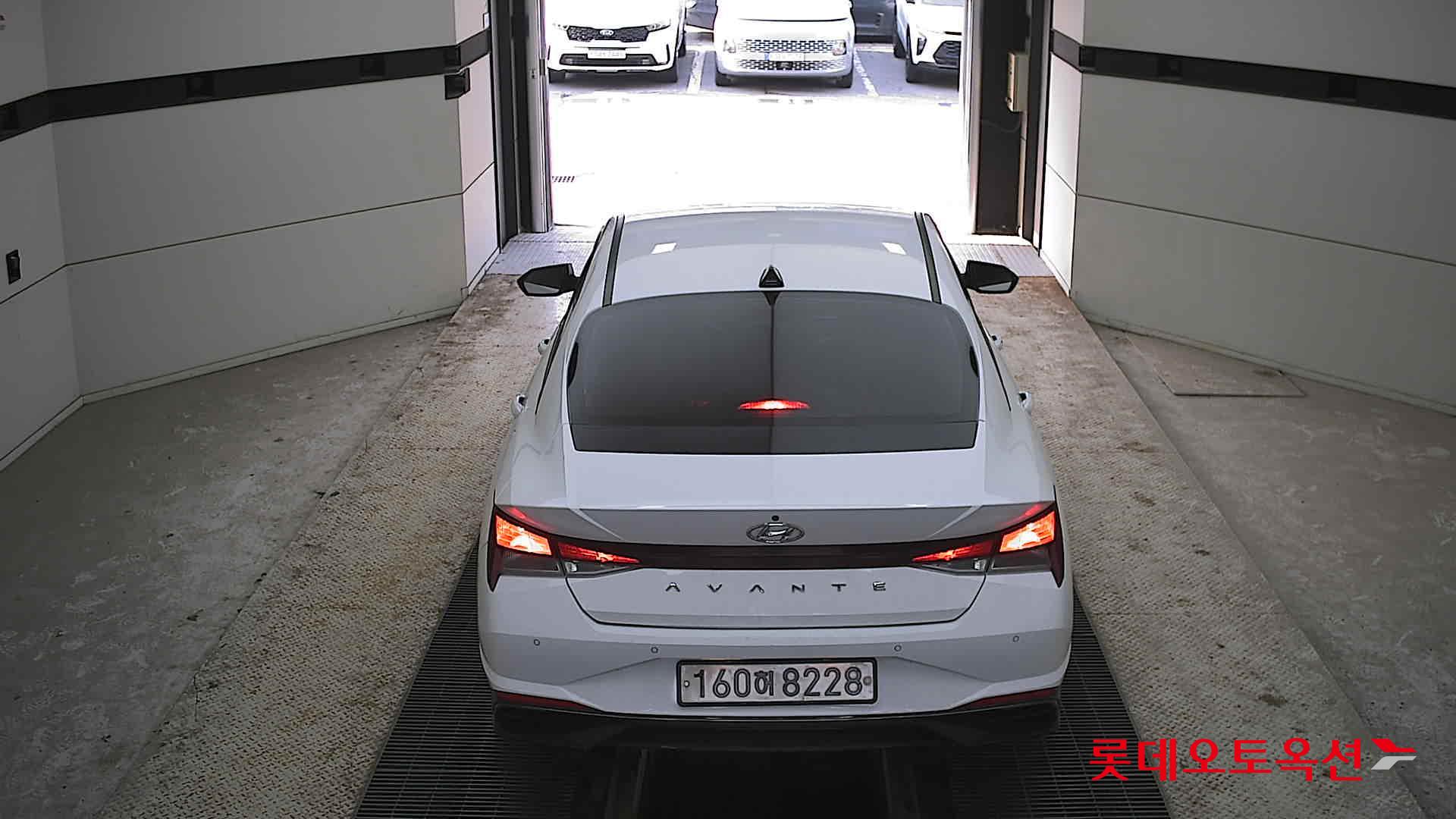 Hyundai Avante 2021 Polar White из Кореи, фото 5