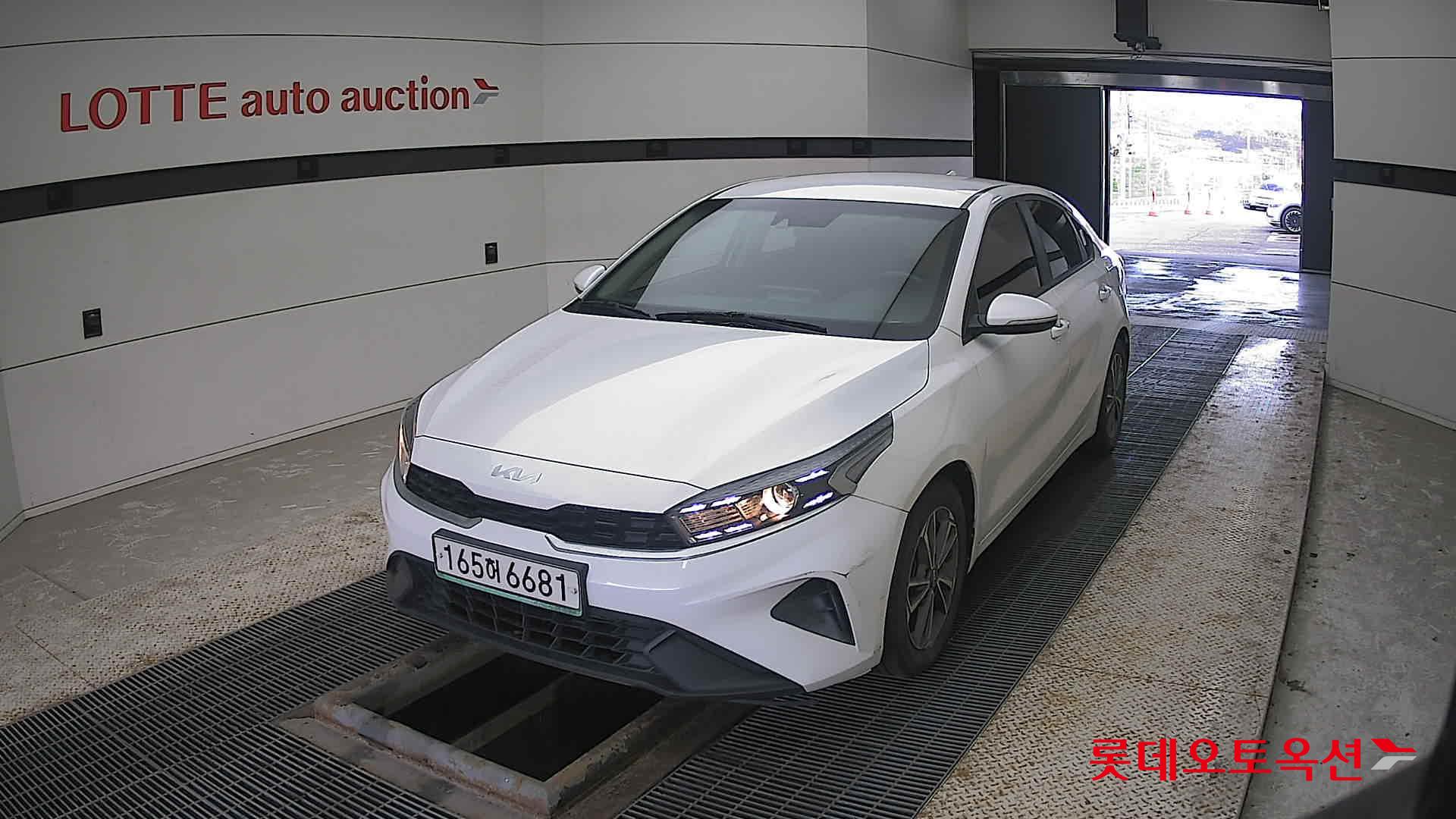 Kia K3 2022 Snow White Pearl из Кореи