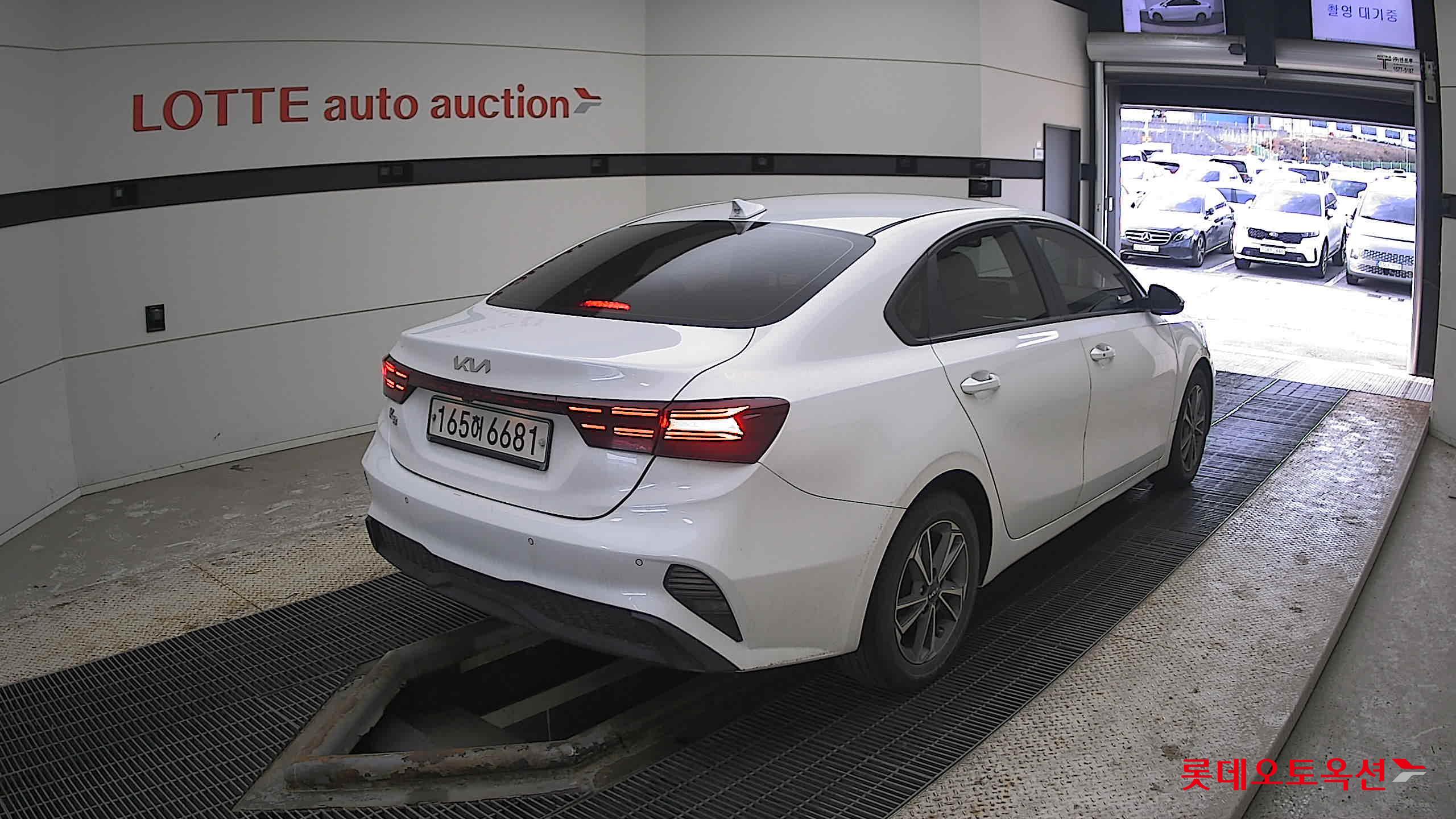 Kia K3 2022 Snow White Pearl из Кореи, фото 4