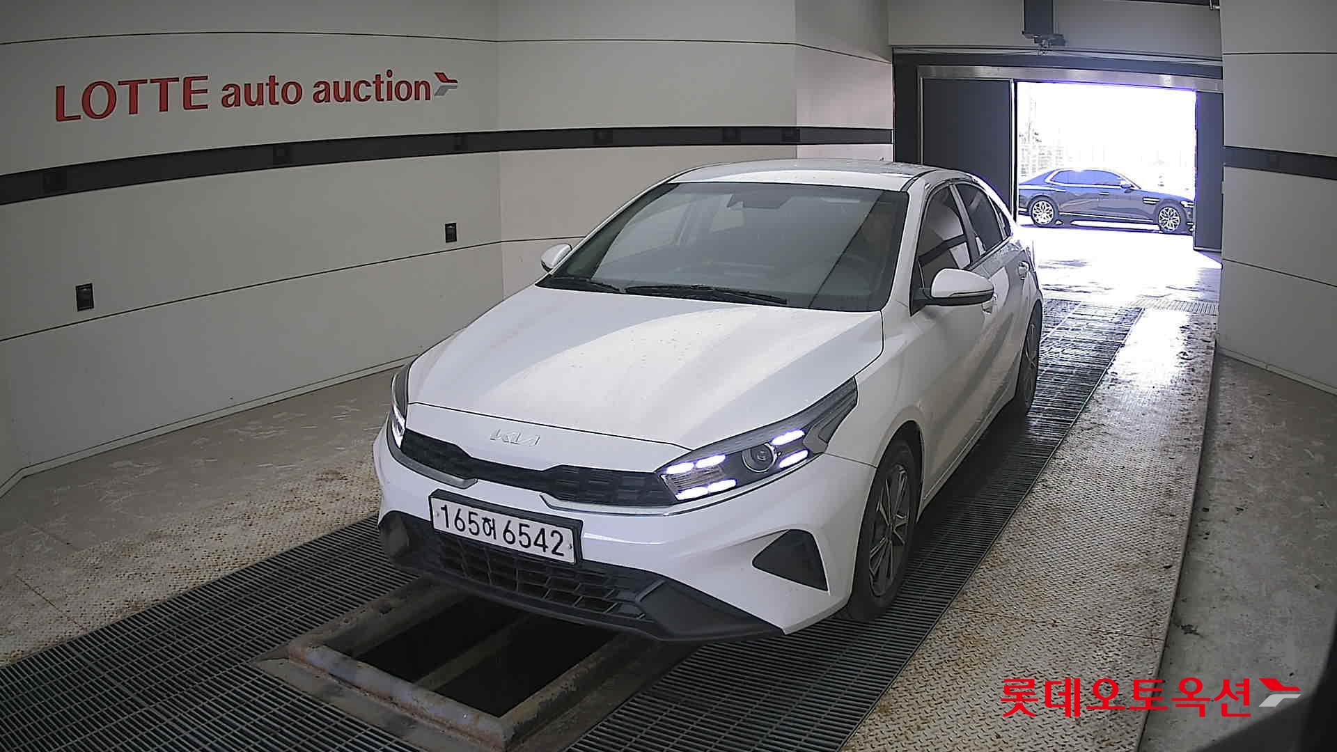 Kia K3 2022 Snow White Pearl из Кореи