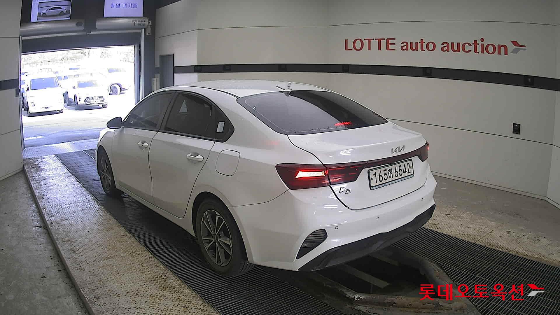 Kia K3 2022 Snow White Pearl из Кореи, фото 6