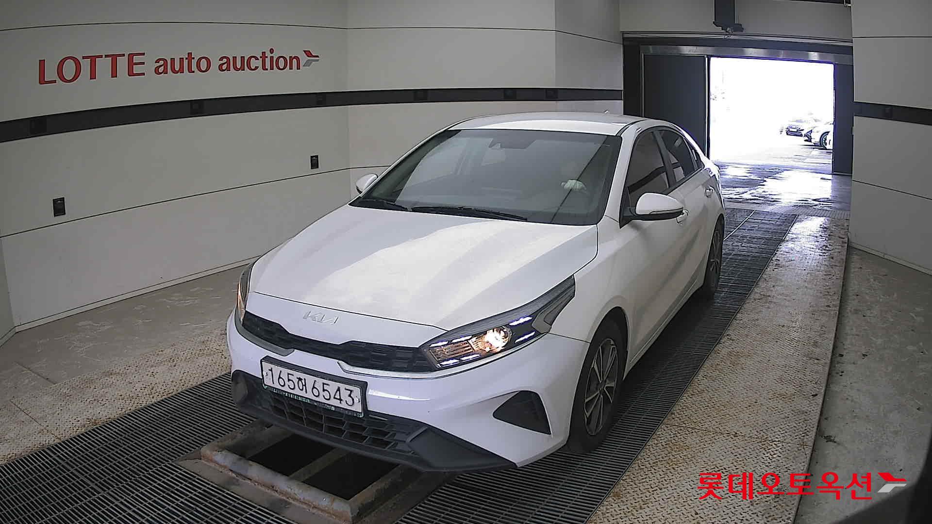 Kia K3 2022 Snow White Pearl из Кореи