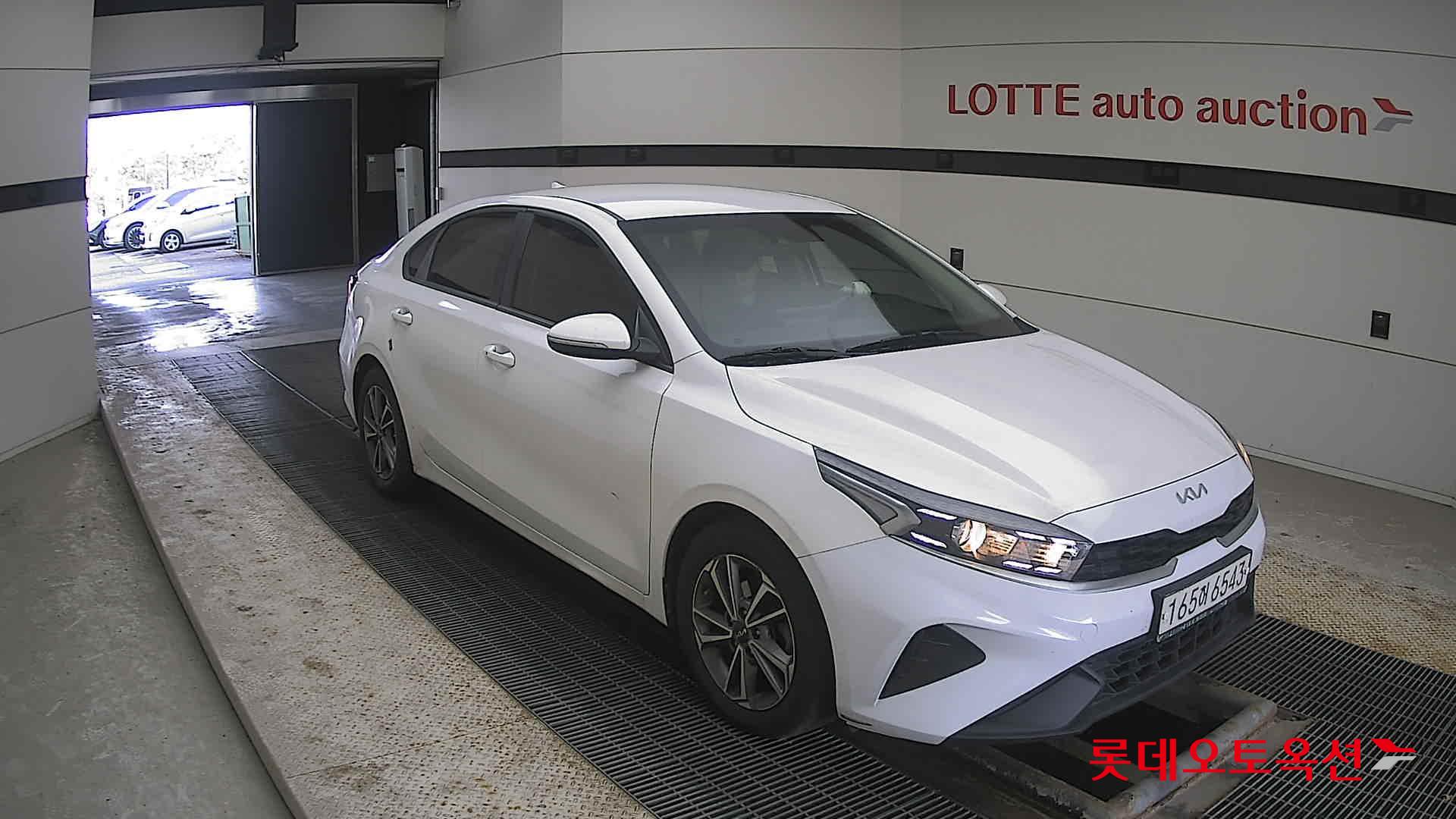 Kia K3 2022 Snow White Pearl из Кореи, фото 2