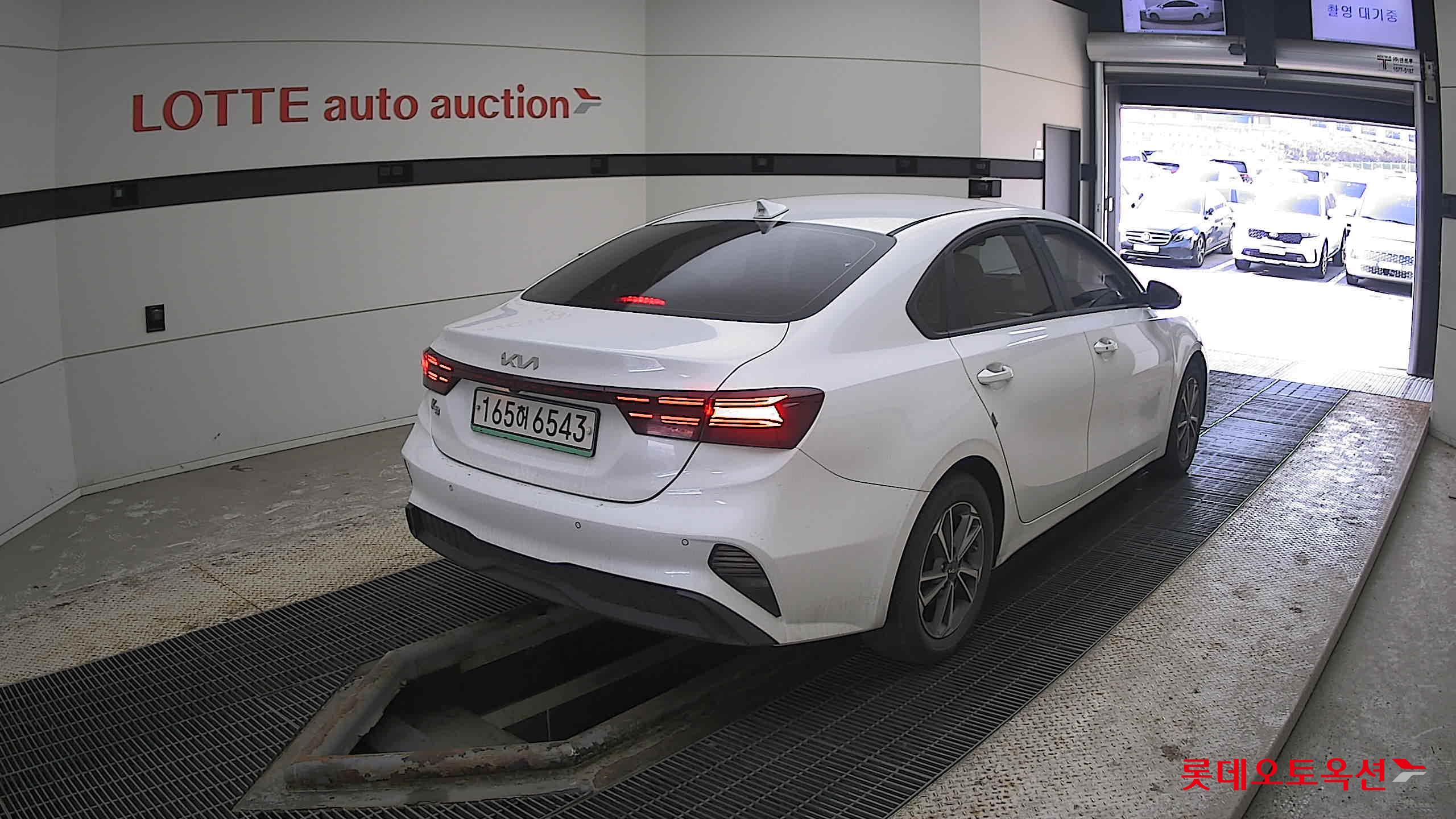 Kia K3 2022 Snow White Pearl из Кореи, фото 4