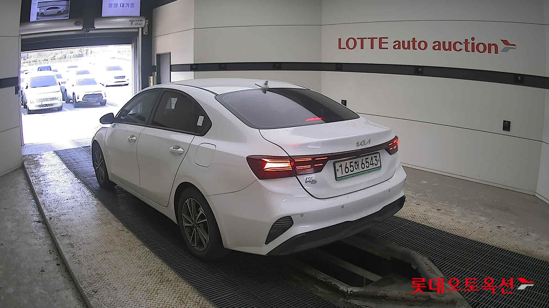 Kia K3 2022 Snow White Pearl из Кореи, фото 6