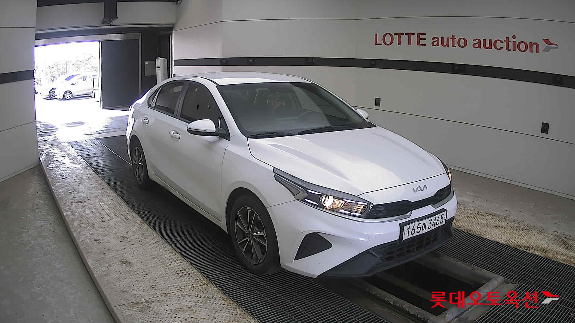 Kia K3 2022 Snow White Pearl из Кореи, фото 2