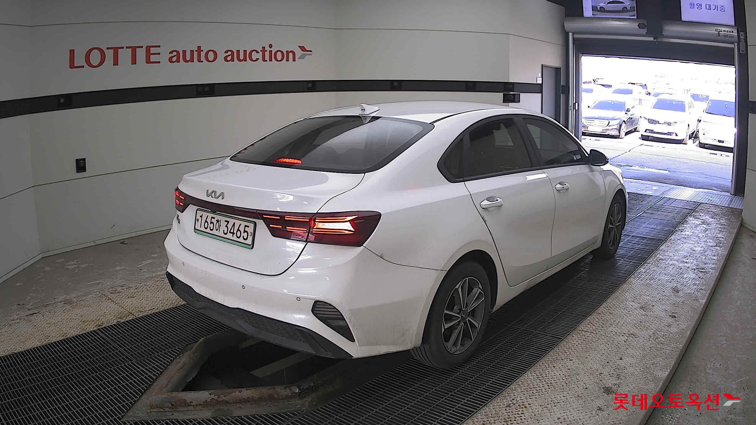 Kia K3 2022 Snow White Pearl из Кореи, фото 4