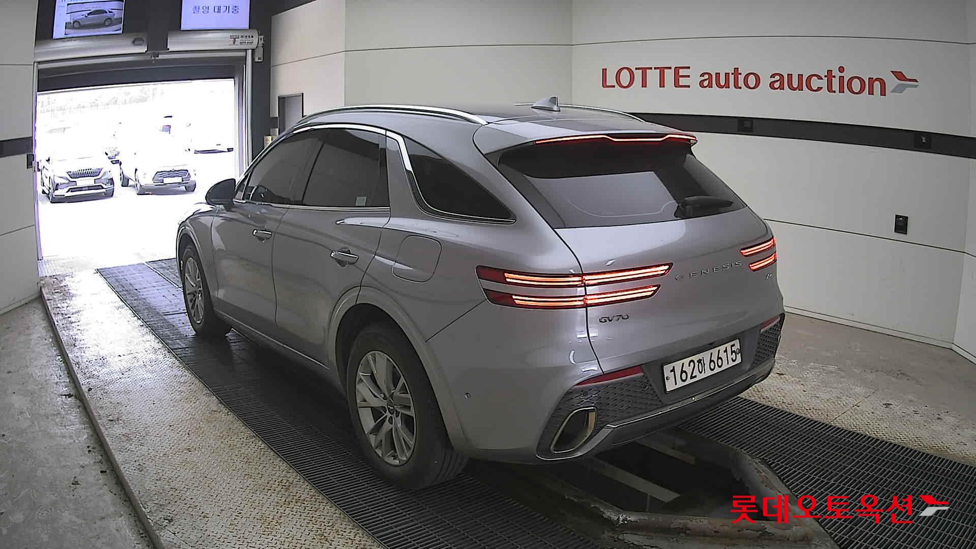 جينسس جي في 70