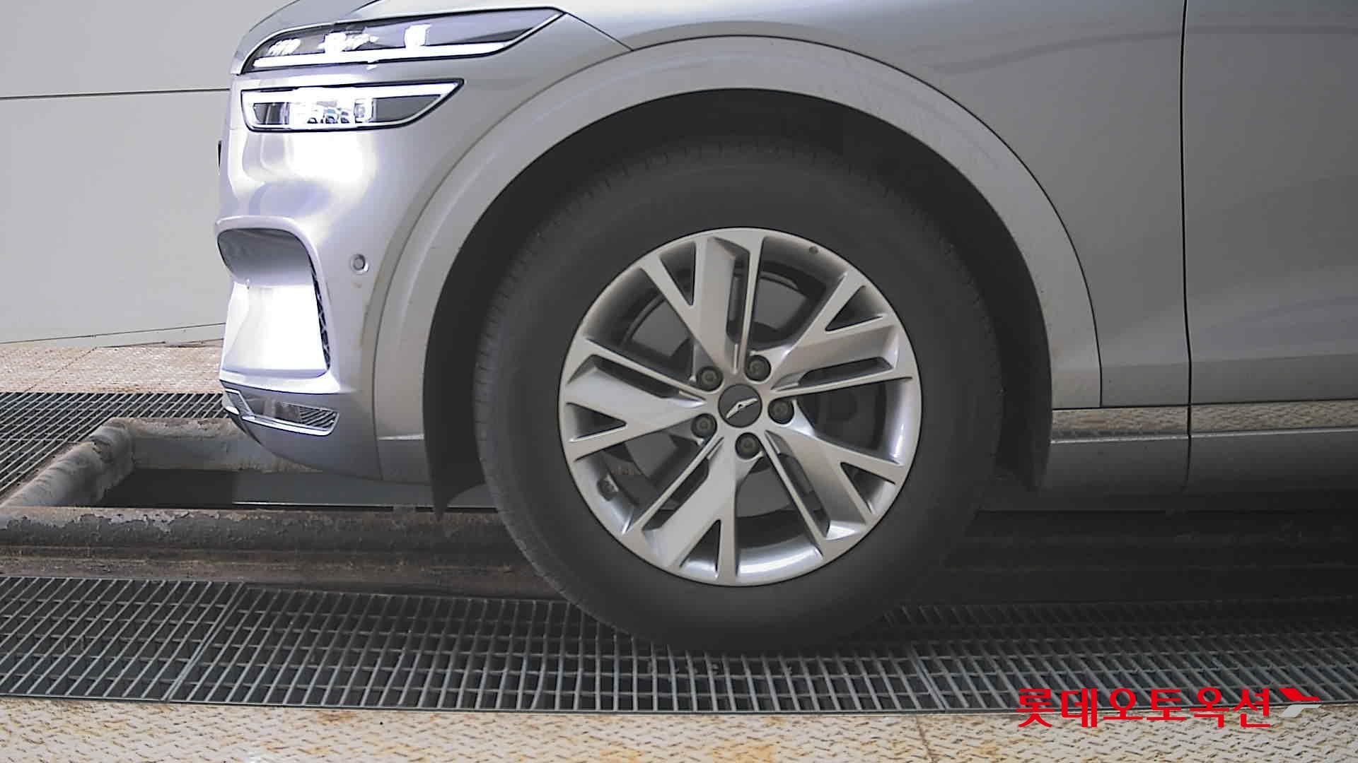 جينسس جي في 70