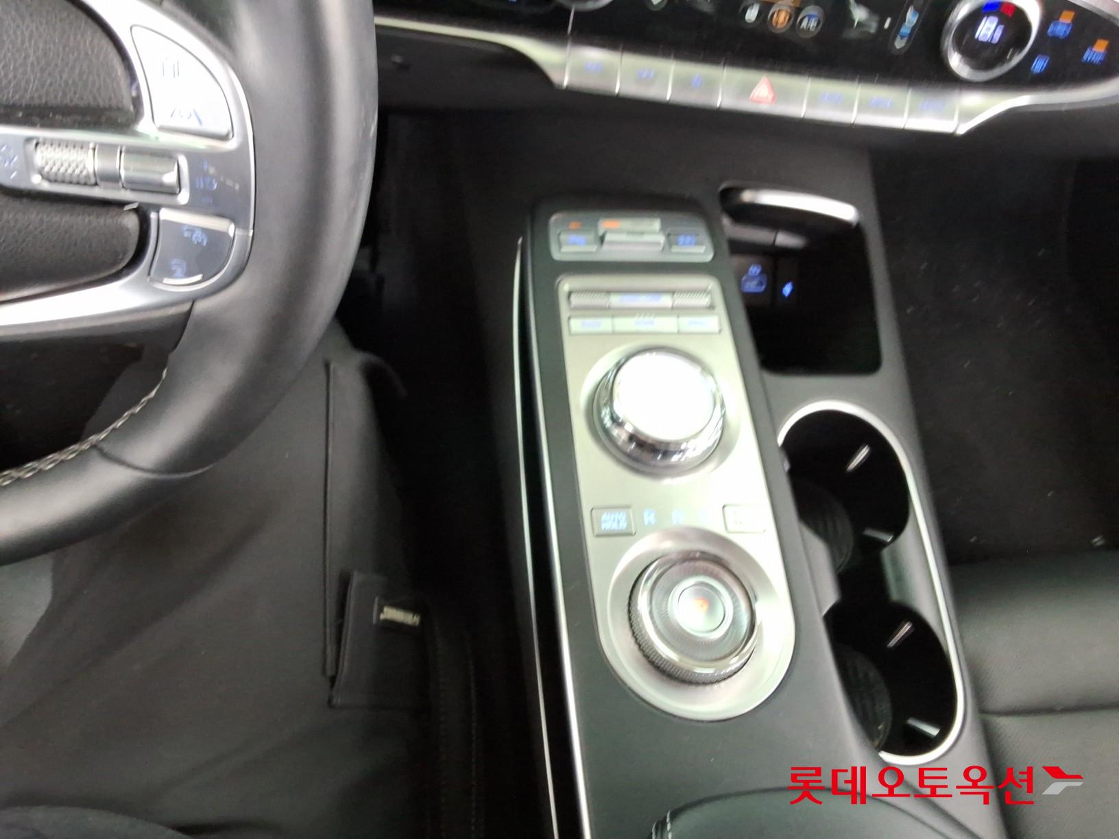 جينسس جي في 70