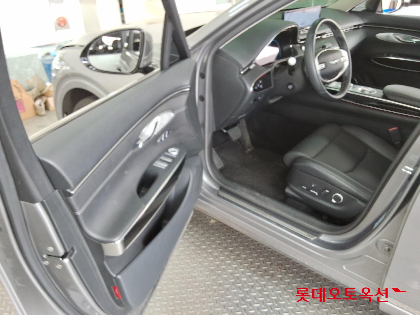 جينسس جي في 70