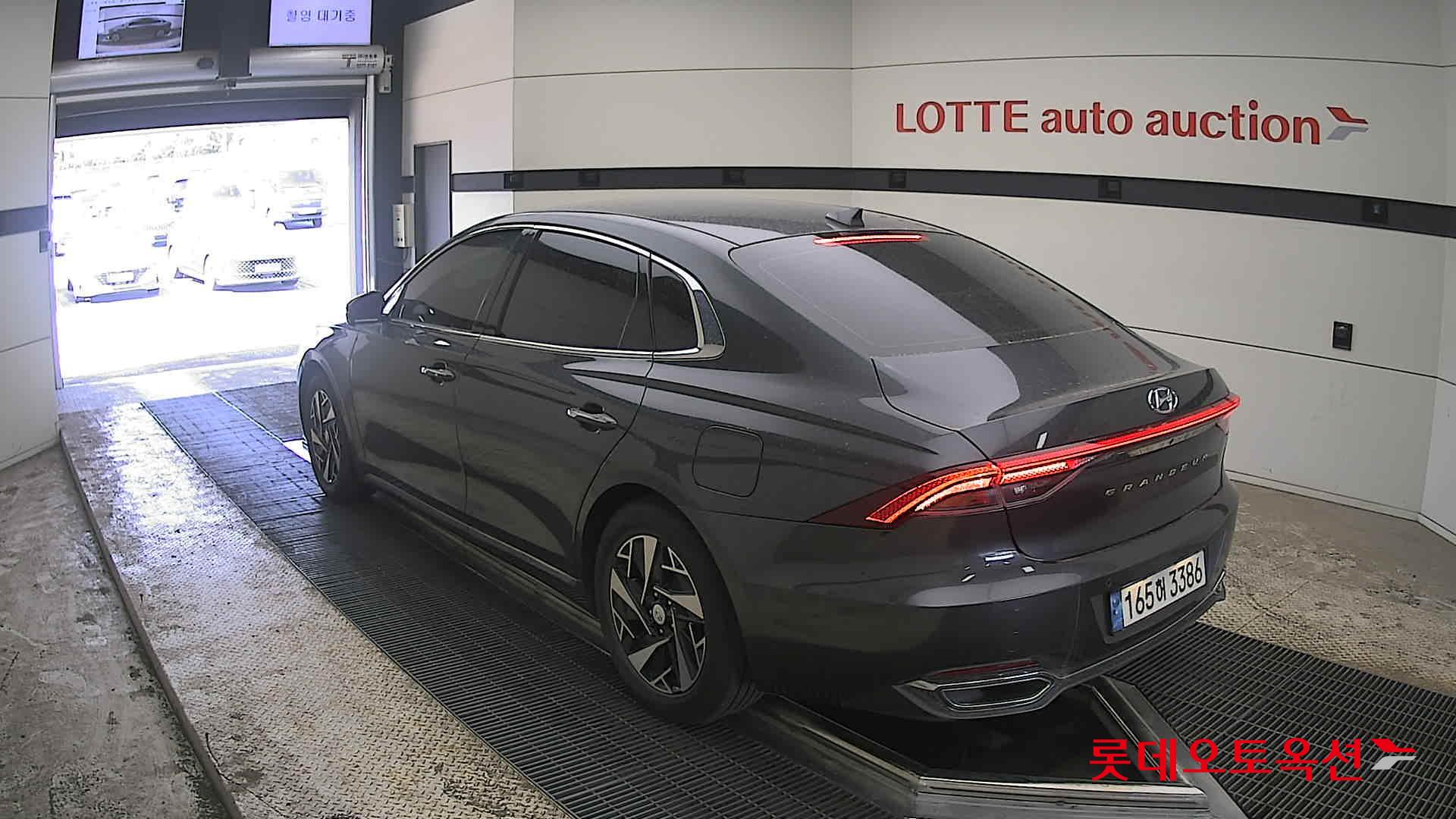 Hyundai Grandeur - 4