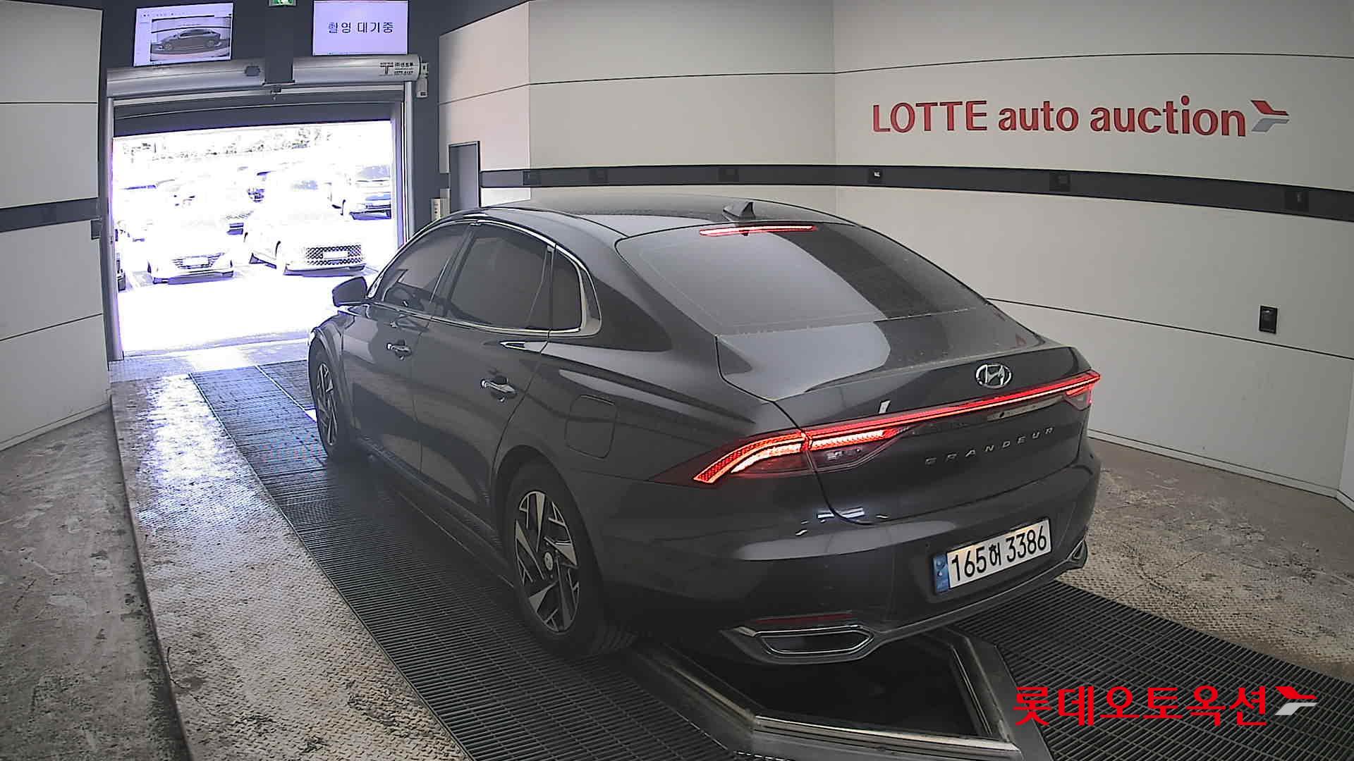 Hyundai Grandeur - 16