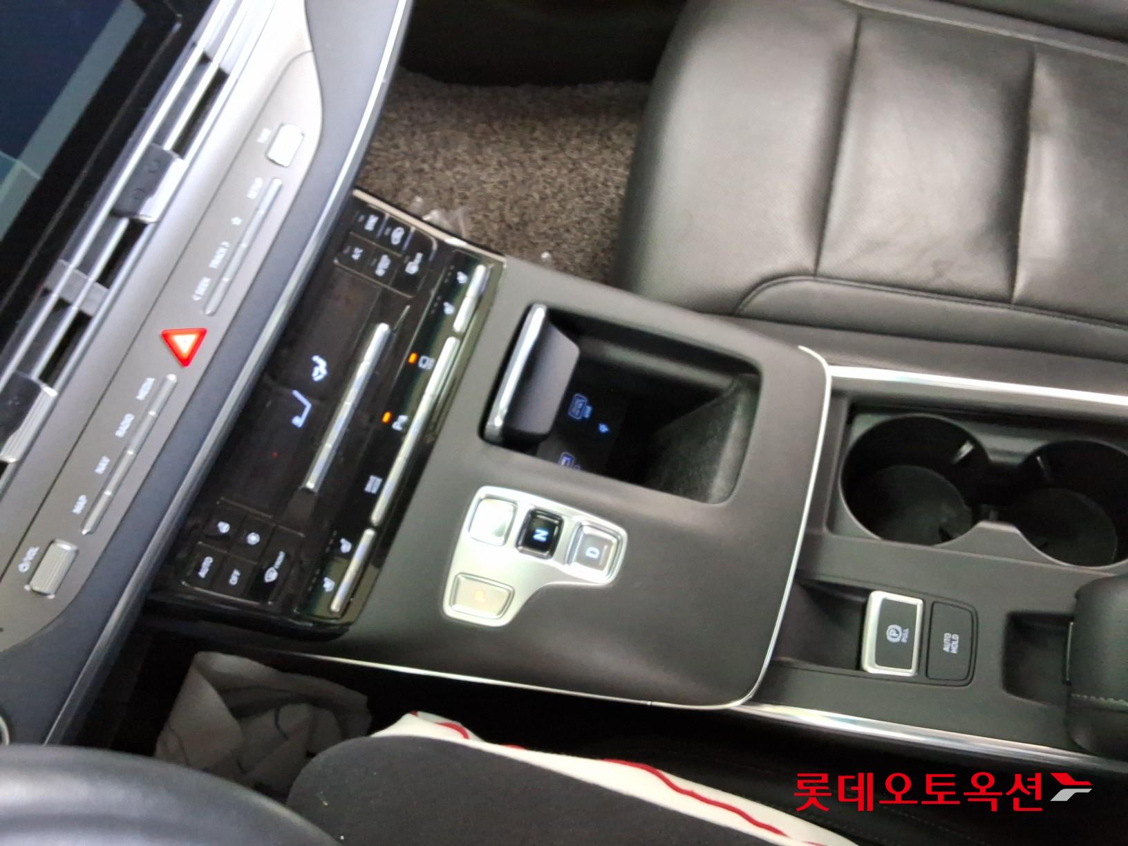 Hyundai Grandeur - 35