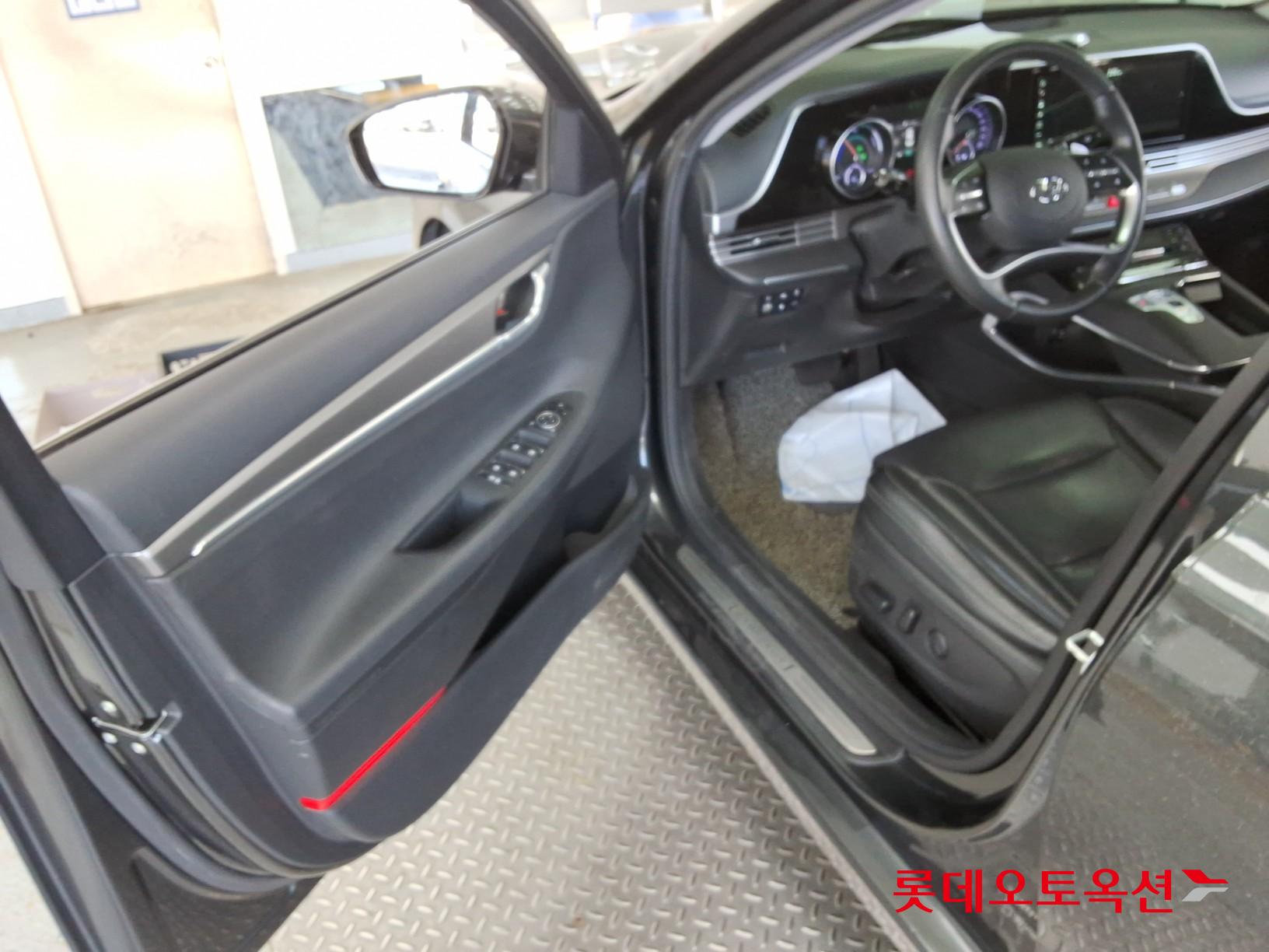 Hyundai Grandeur - 37