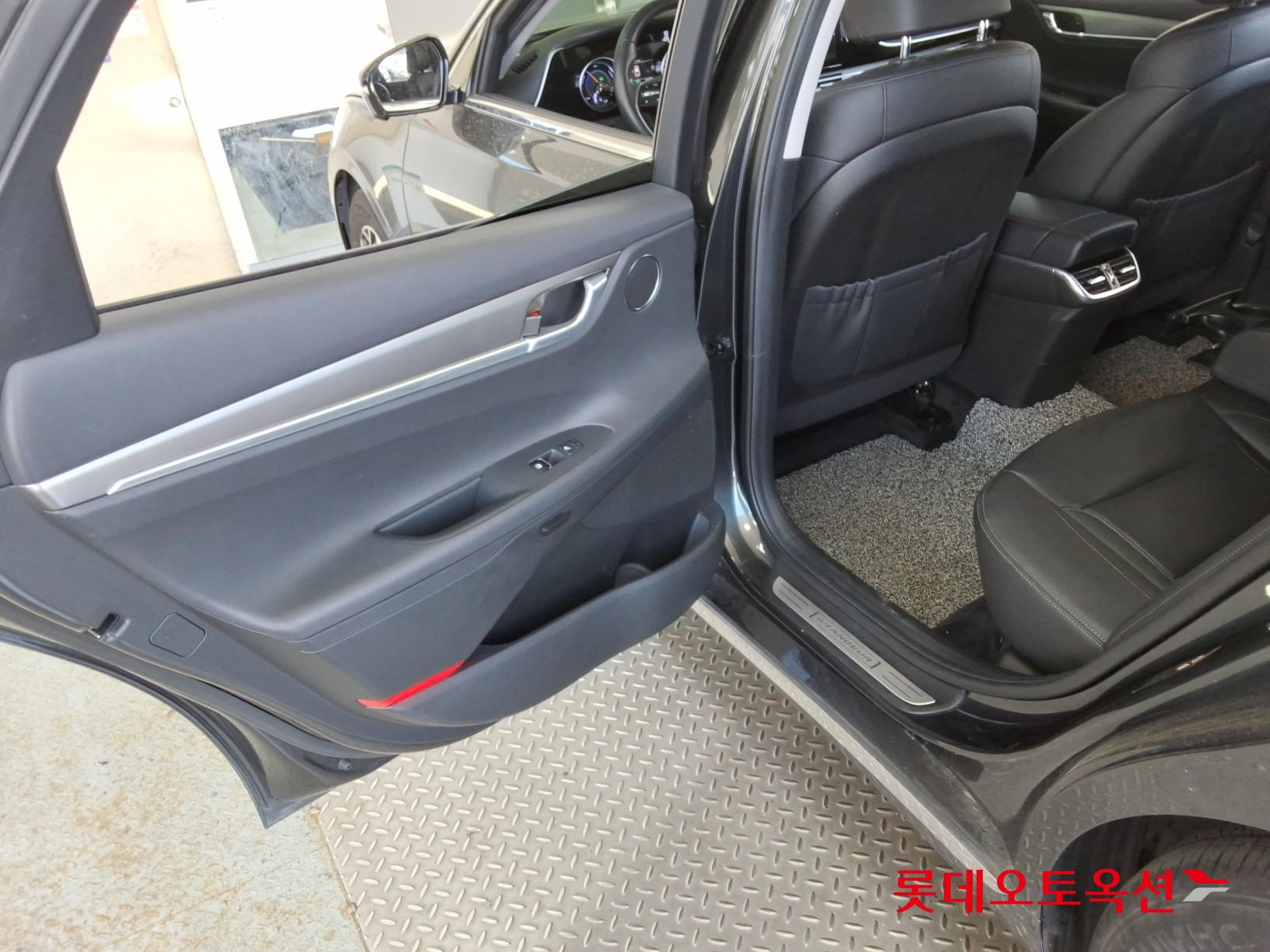 Hyundai Grandeur - 38
