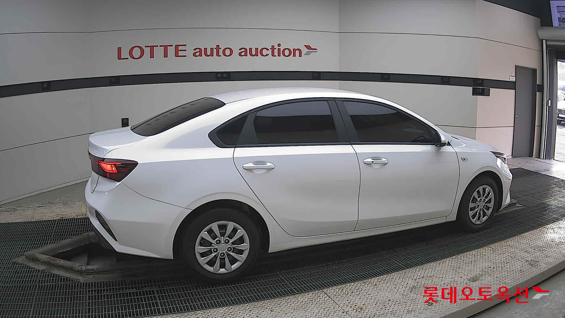 Kia K3 2022 - Image 20