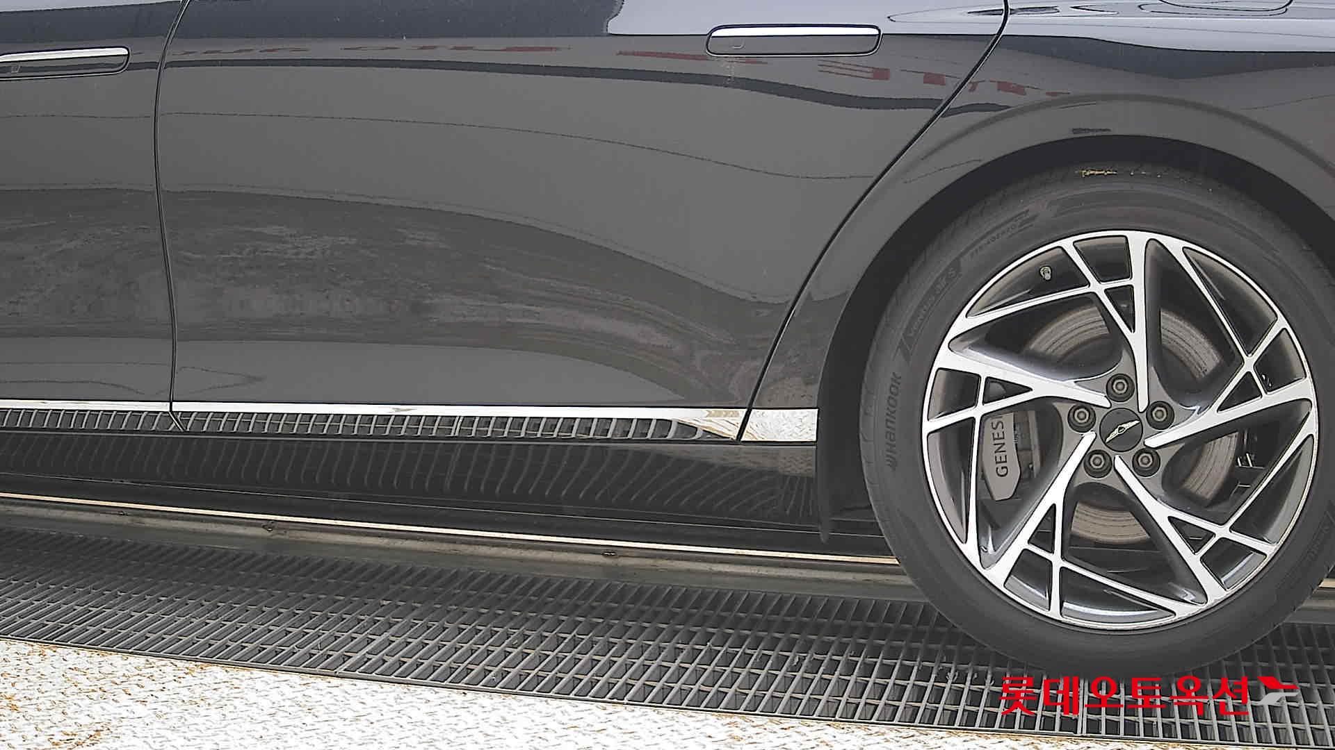 2022 - genesis g90