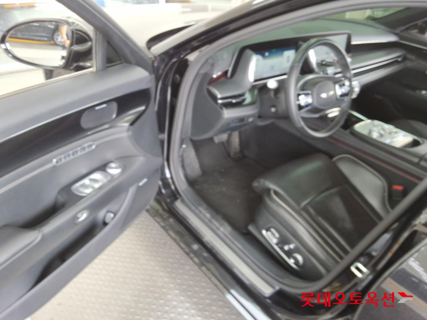 2022 - genesis g90