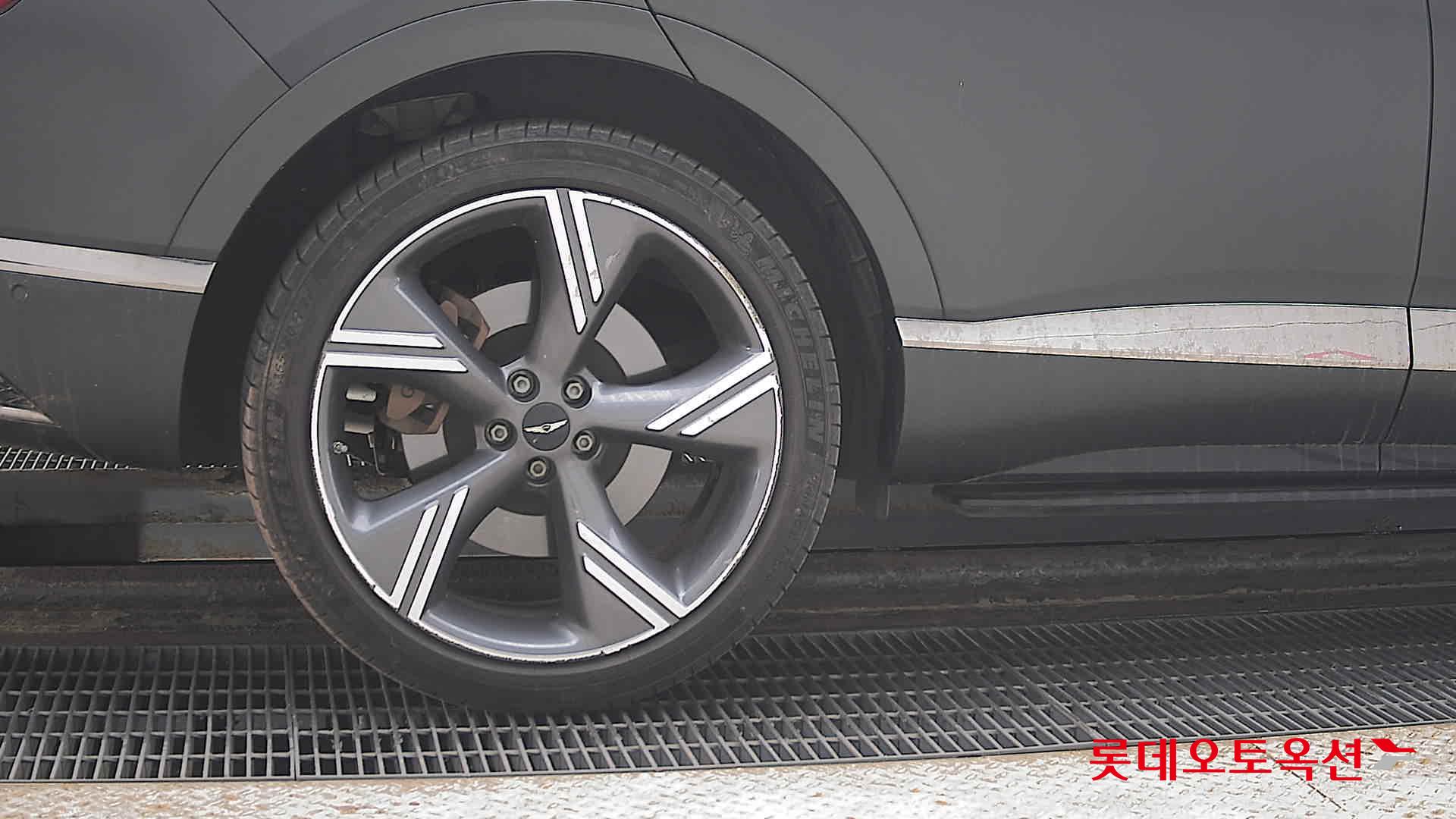 جينسس جي في 80