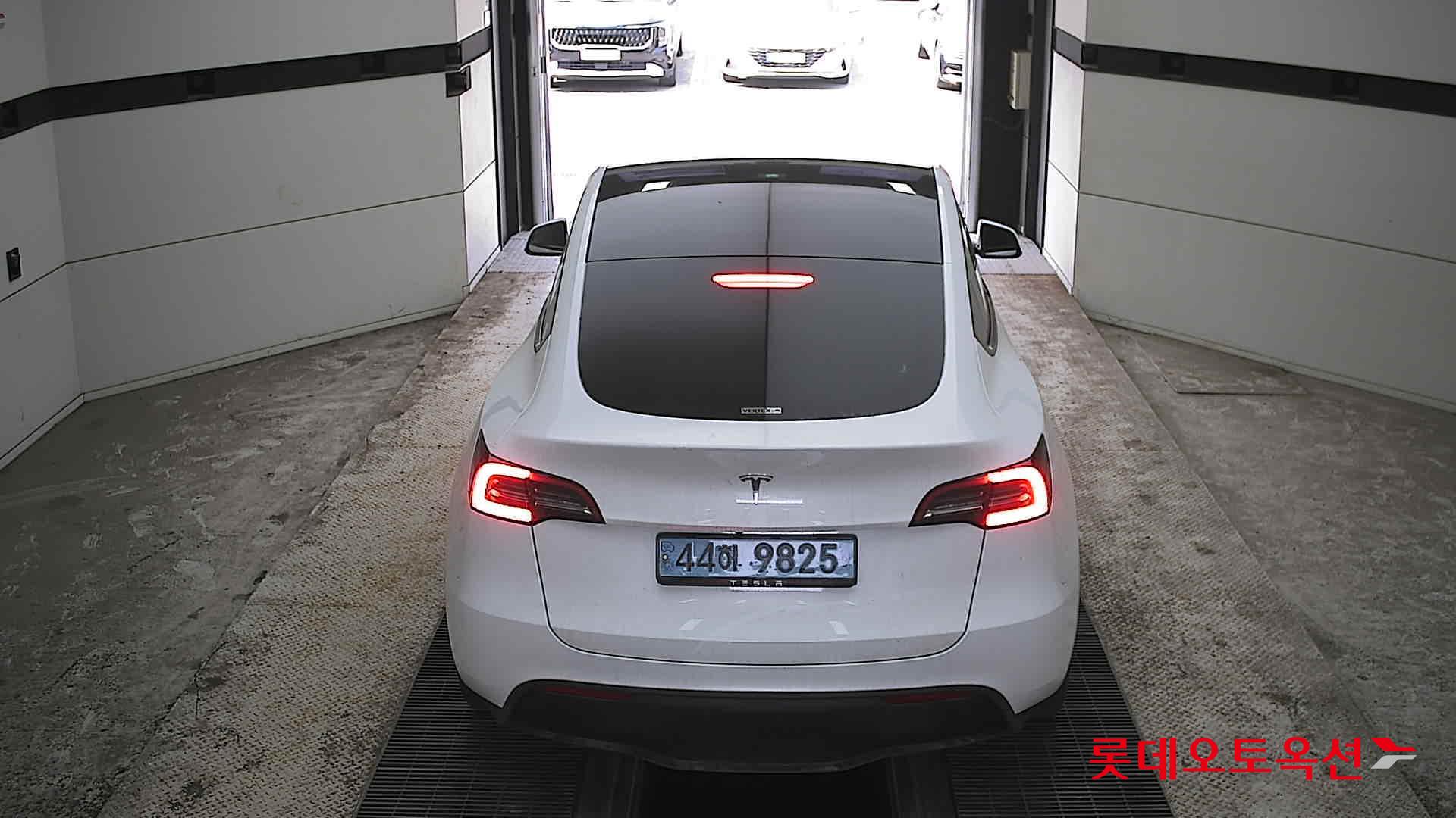 Tesla Model Y 2024 - Image 17