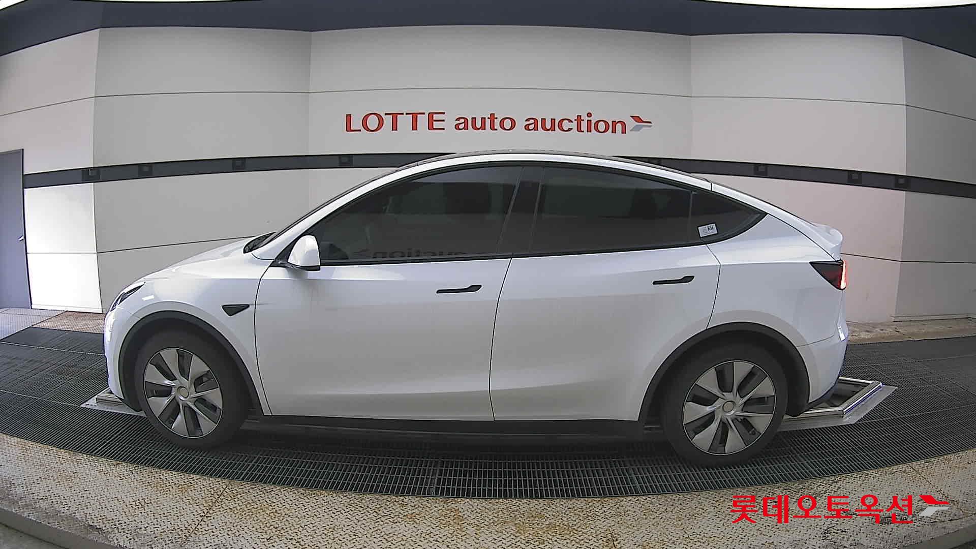 Tesla Model Y 2024 - Image 13