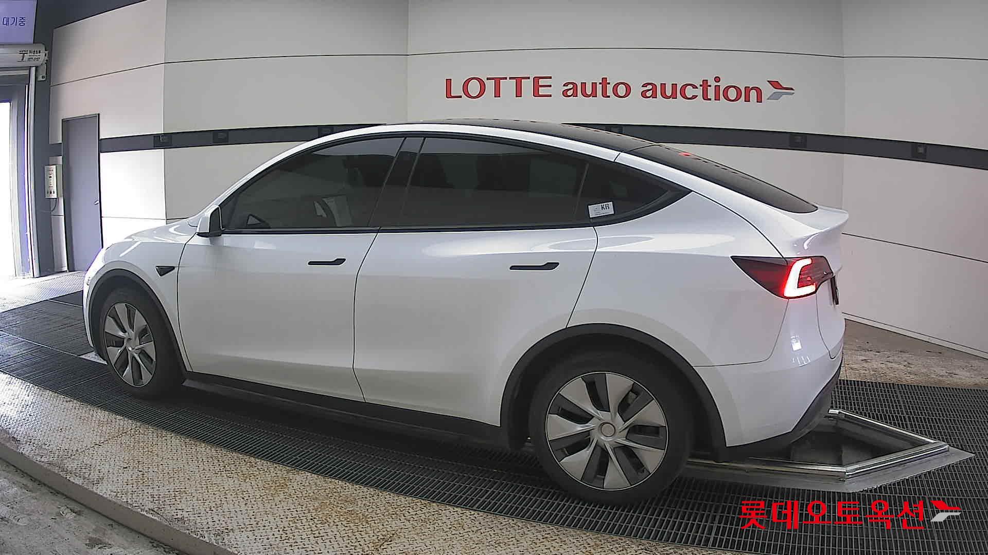 Tesla Model Y 2024 - Image 14