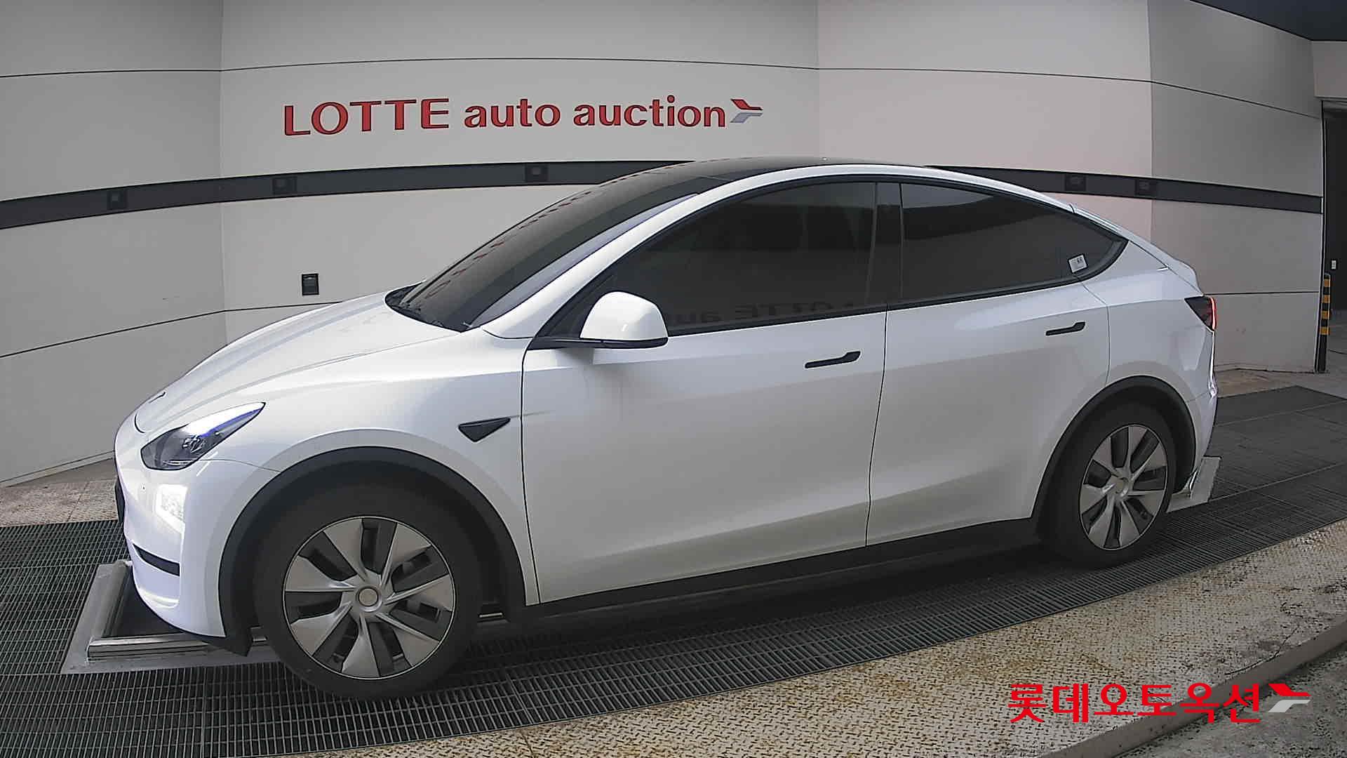 Tesla Model Y 2024 - Image 12