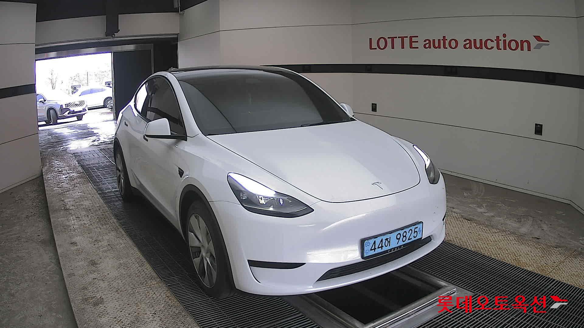 Tesla Model Y 2024 - Image 24