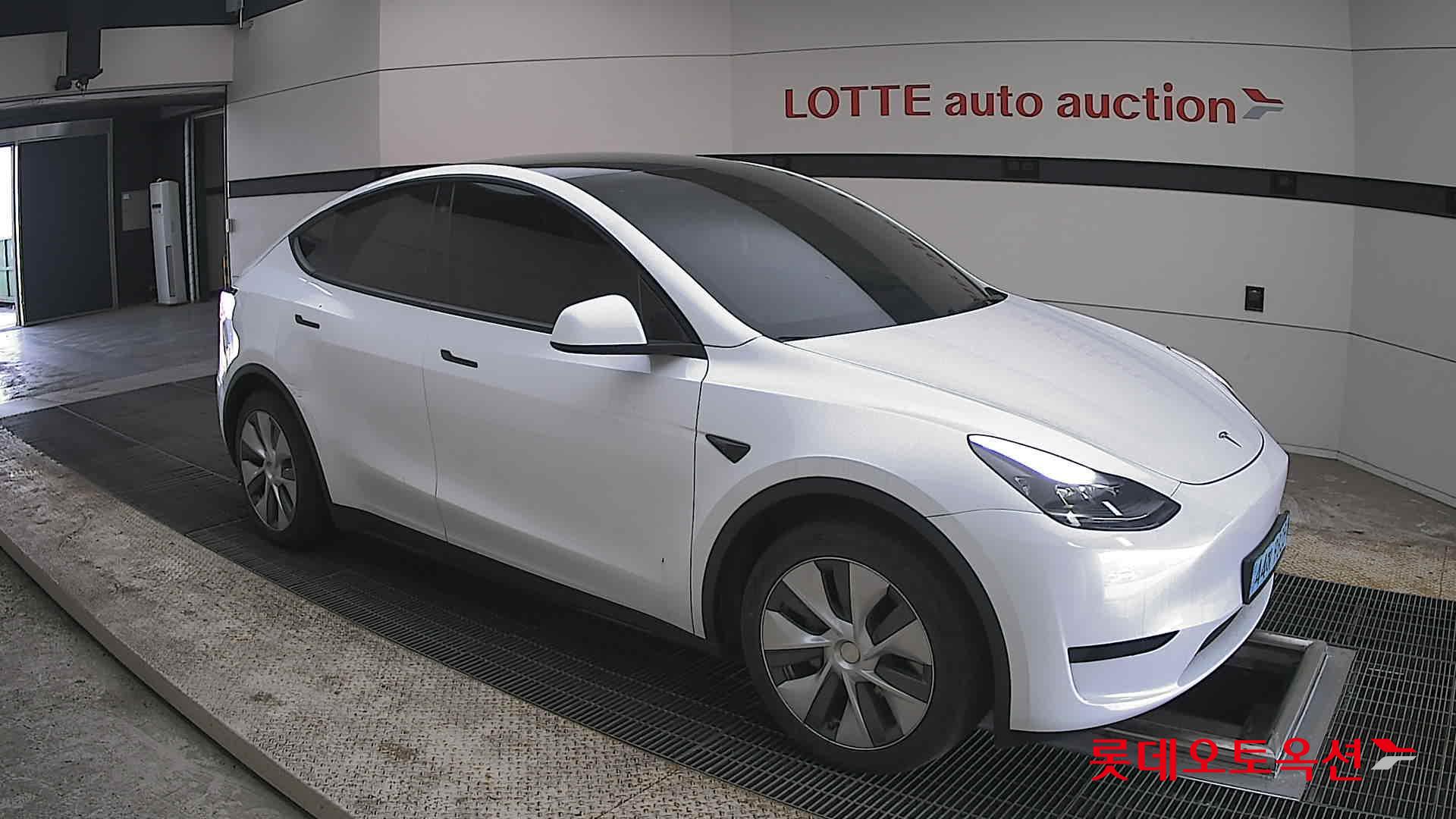 Tesla Model Y 2024 - Image 23