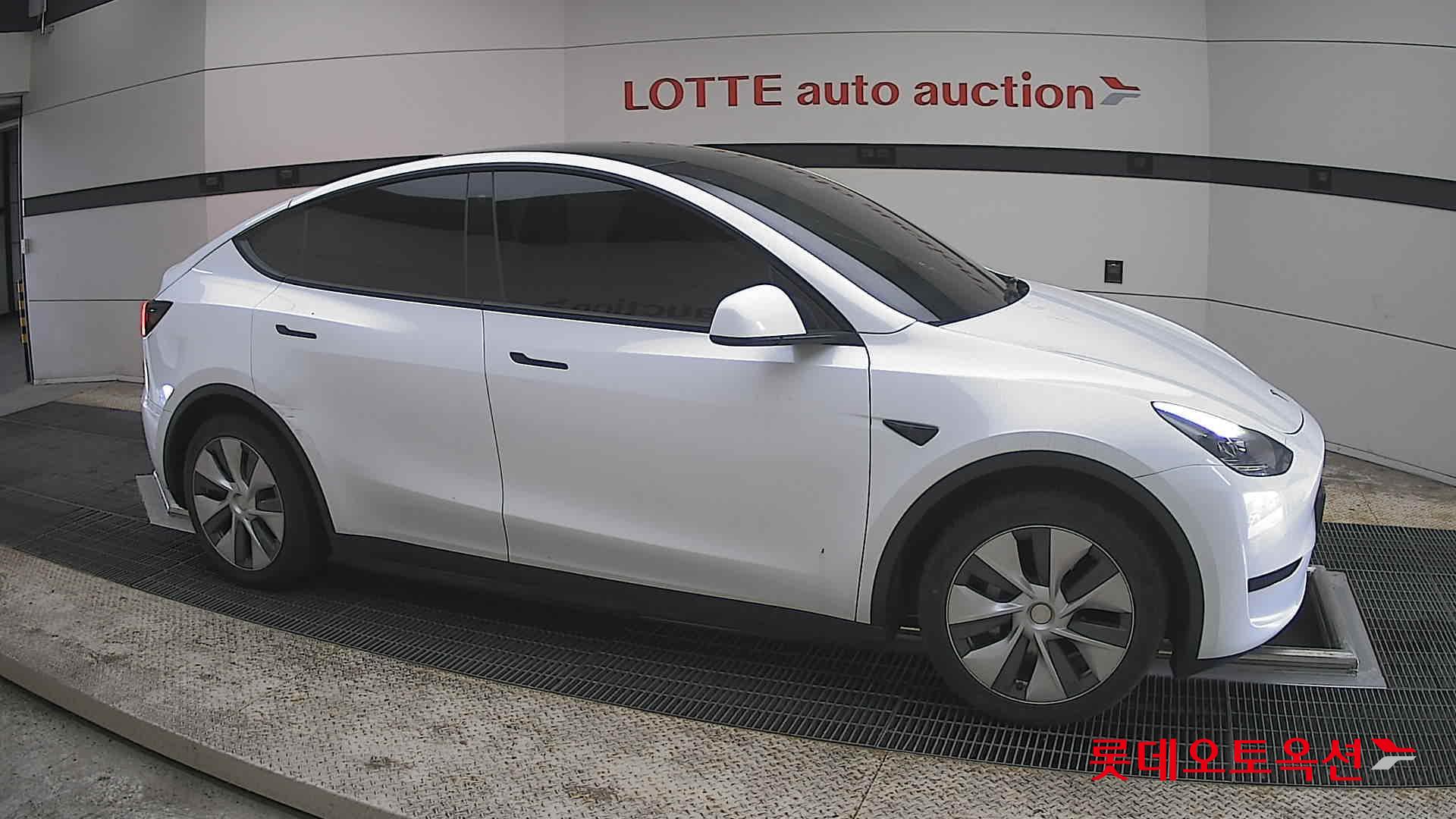 Tesla Model Y 2024 - Image 22