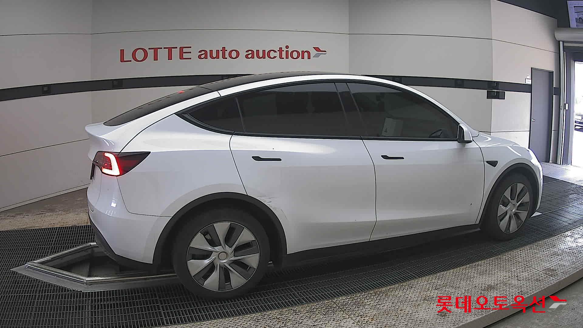 Tesla Model Y 2024 - Image 20