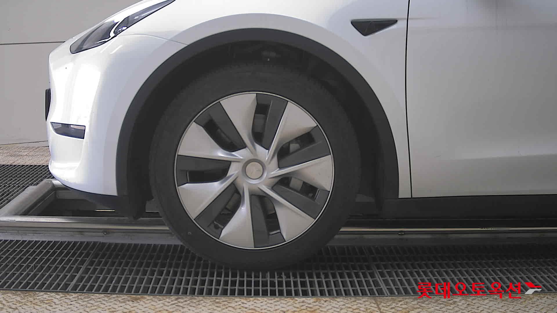 Tesla Model Y 2024 - Image 25