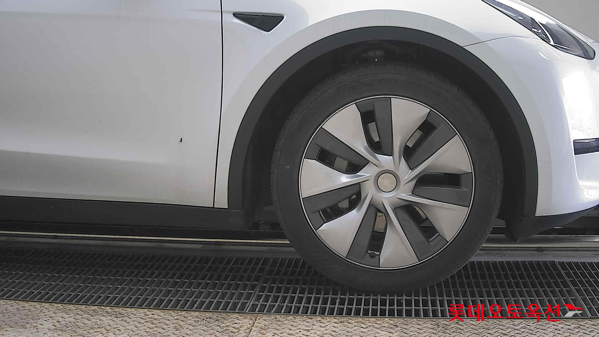 Tesla Model Y 2024 - Image 27