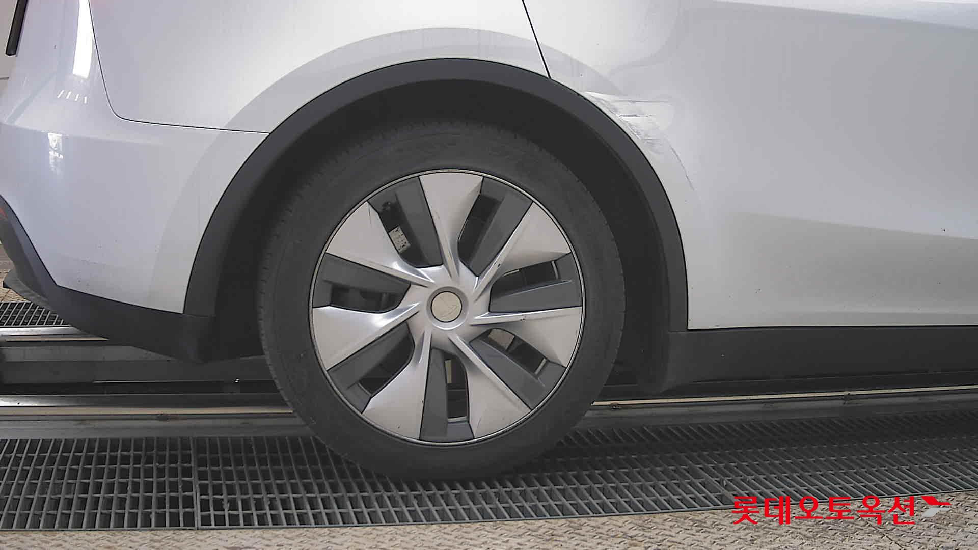 Tesla Model Y 2024 - Image 28